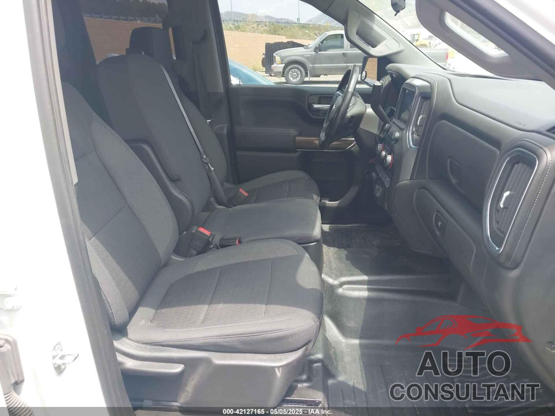 CHEVROLET SILVERADO 1500 2021 - 1GCRYDED5MZ372728