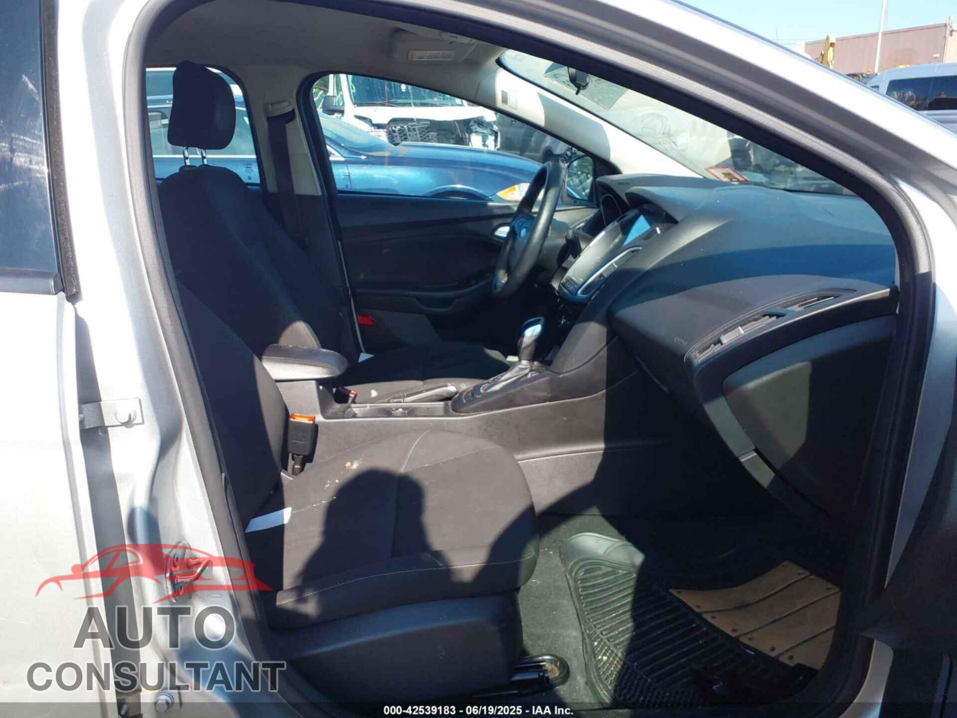 FORD FOCUS 2015 - 1FADP3F24FL301732