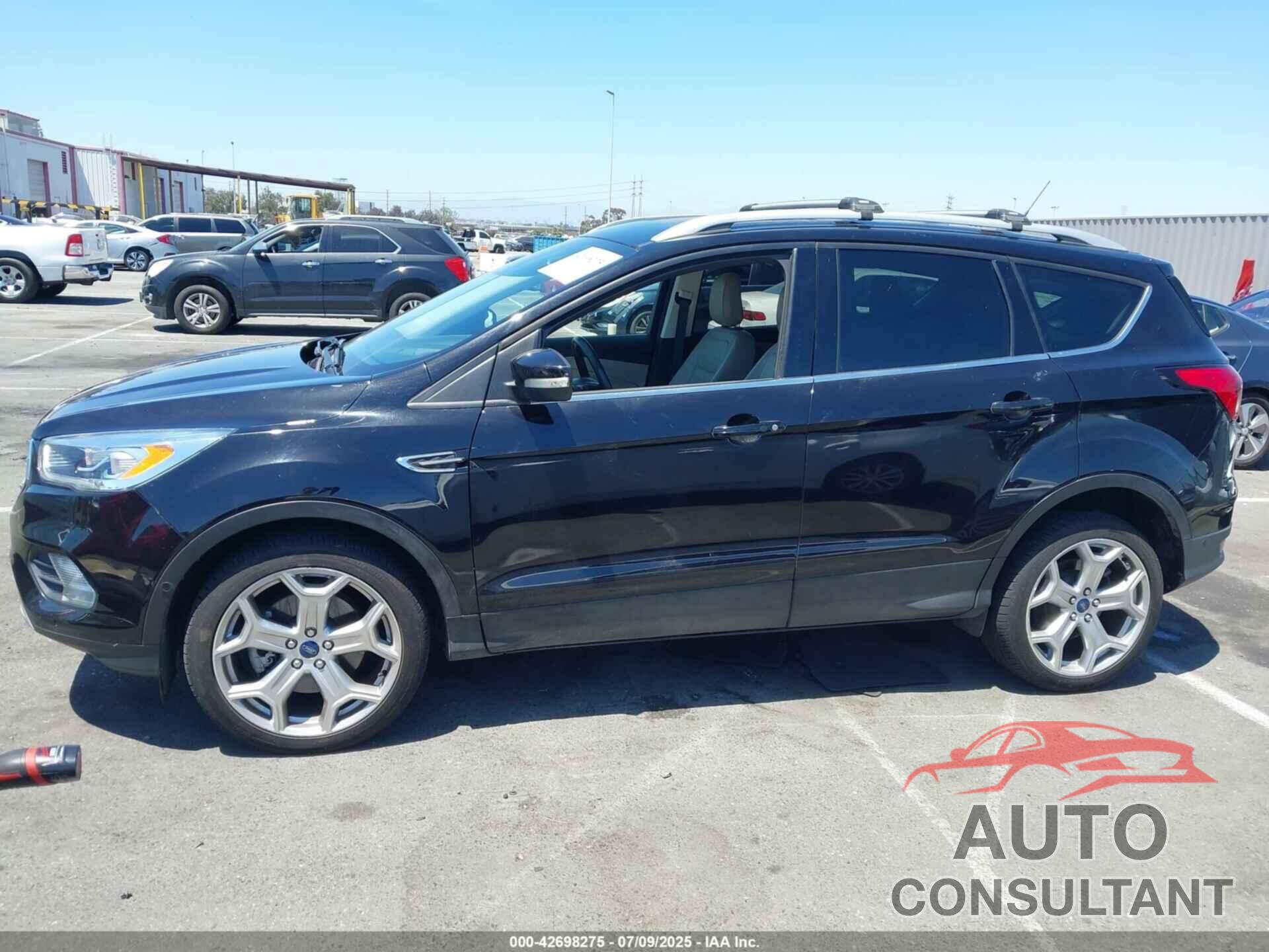 FORD ESCAPE 2019 - 1FMCU9J98KUA21480