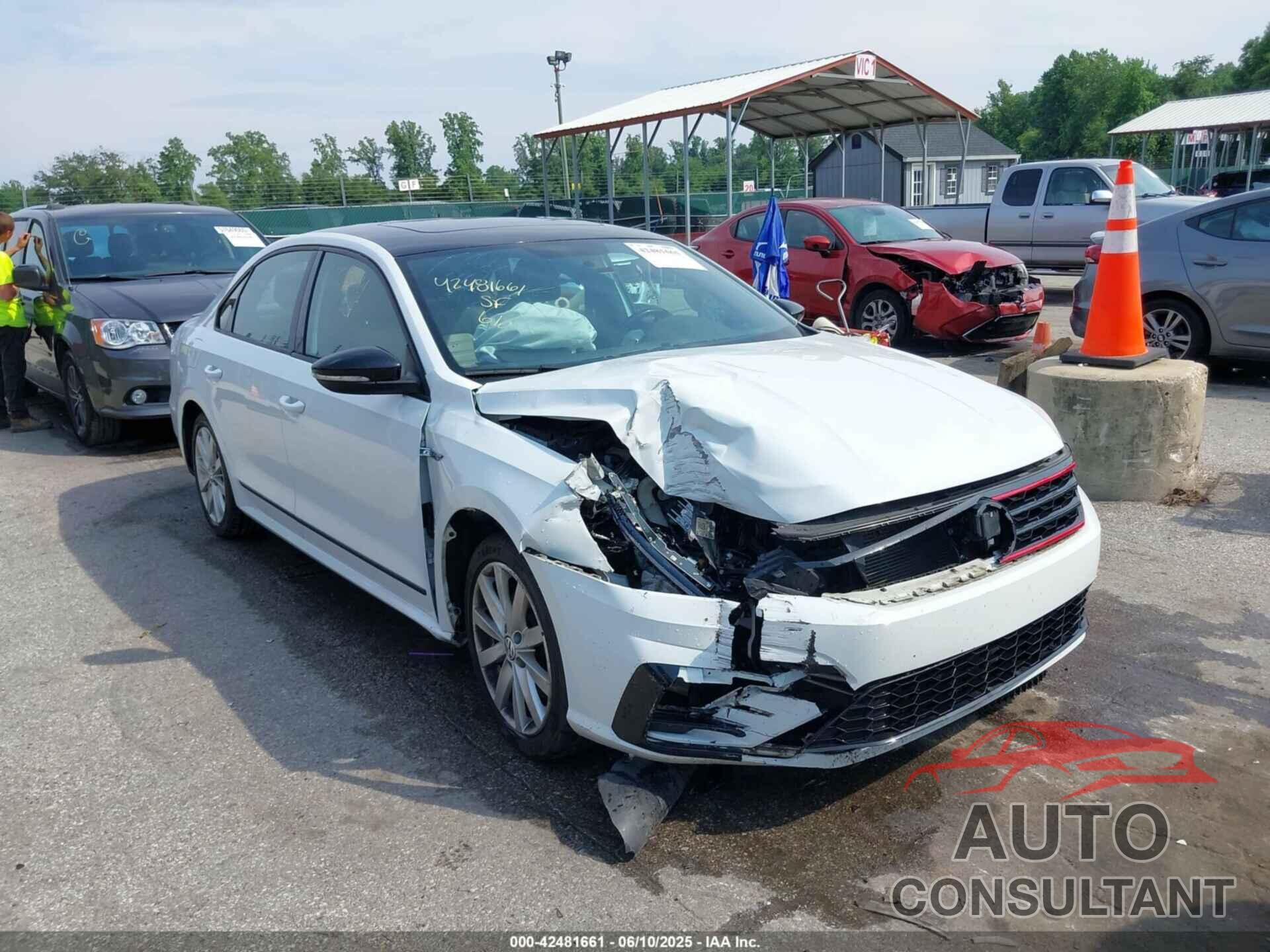 VOLKSWAGEN PASSAT 2018 - 1VWJM7A38JC038518