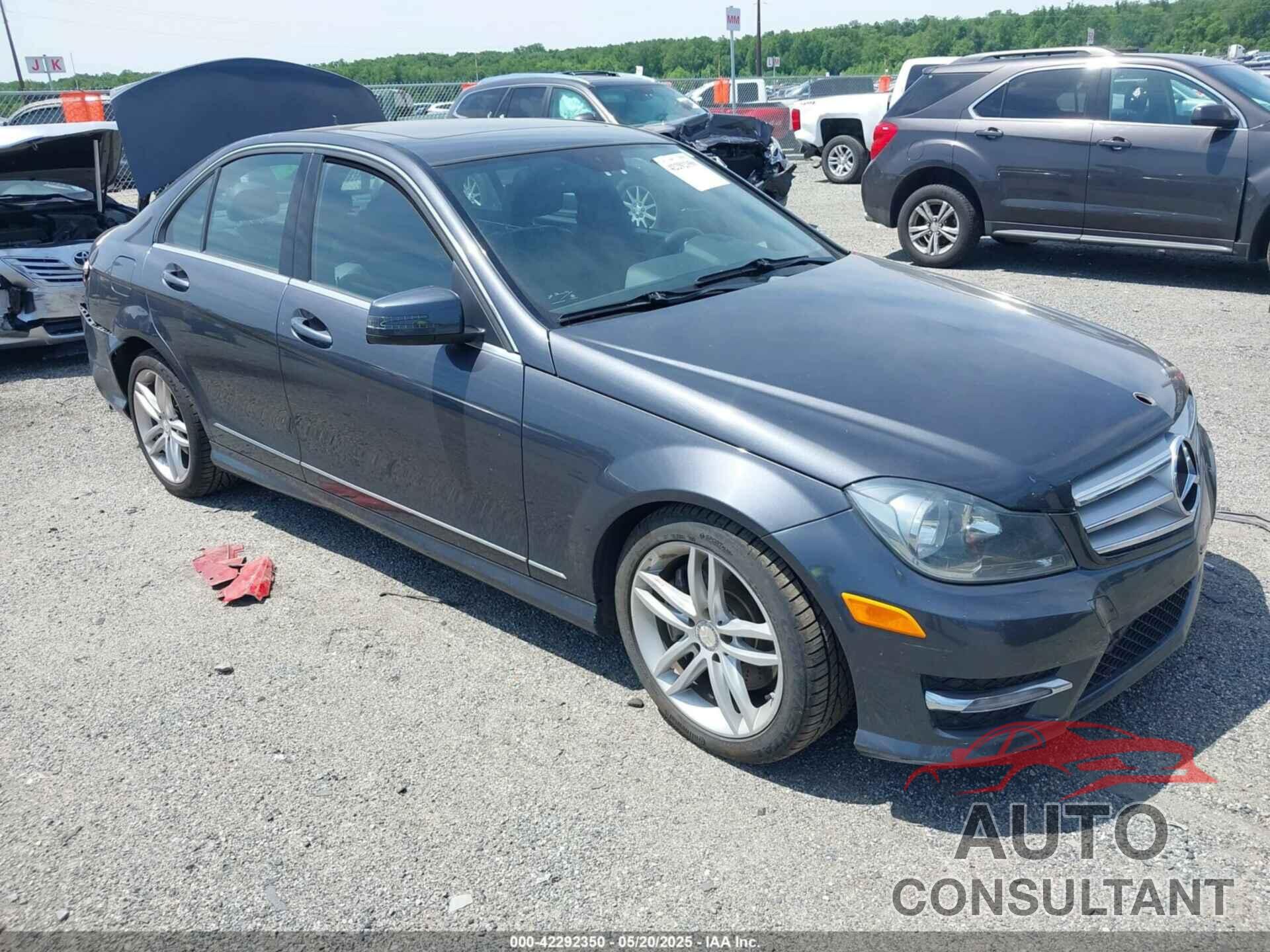 MERCEDES-BENZ C 300 2013 - WDDGF8AB3DR247015
