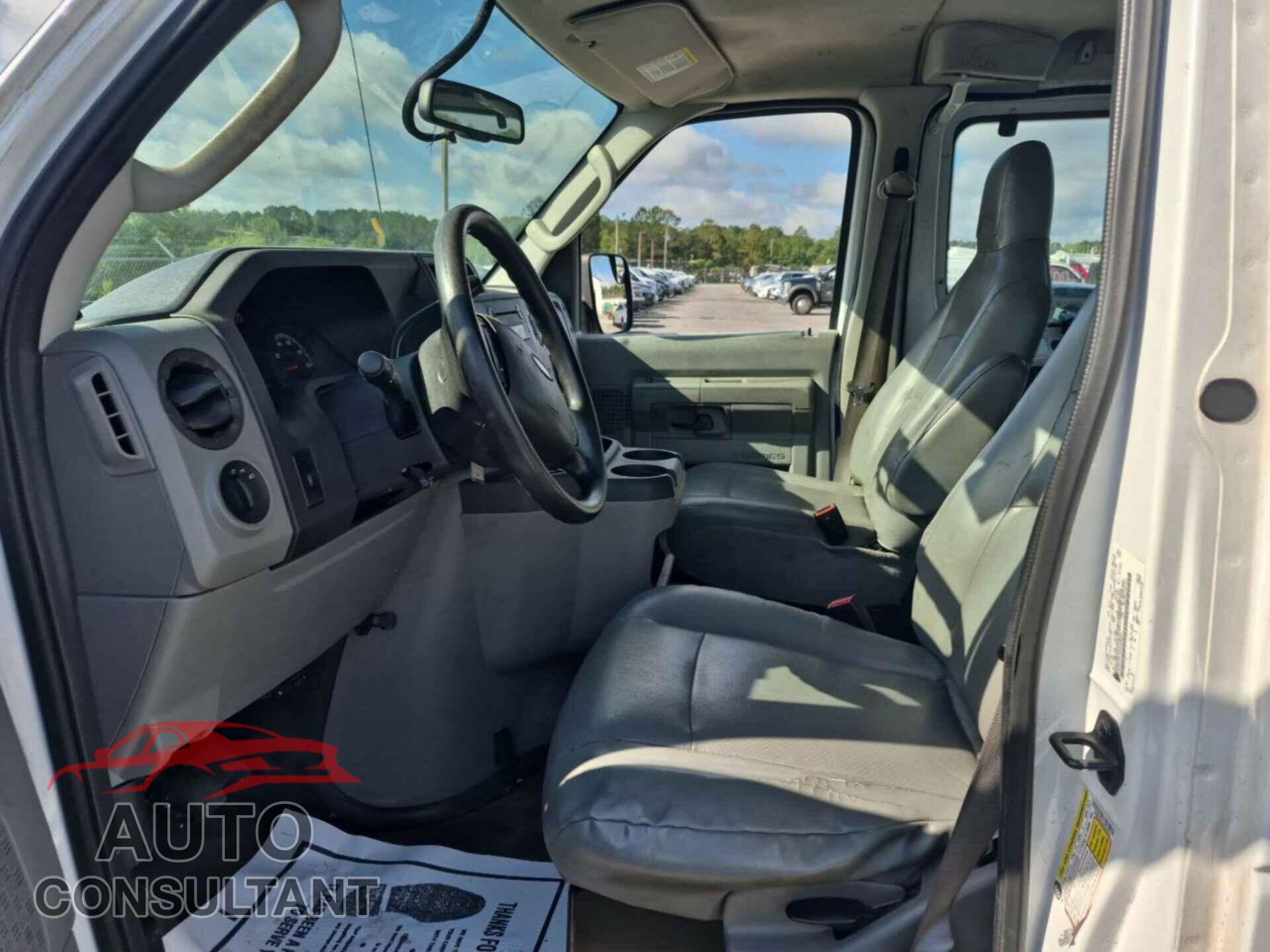 FORD E-350 SUPER DUTY 2013 - 1FBNE3BL8DDA08351