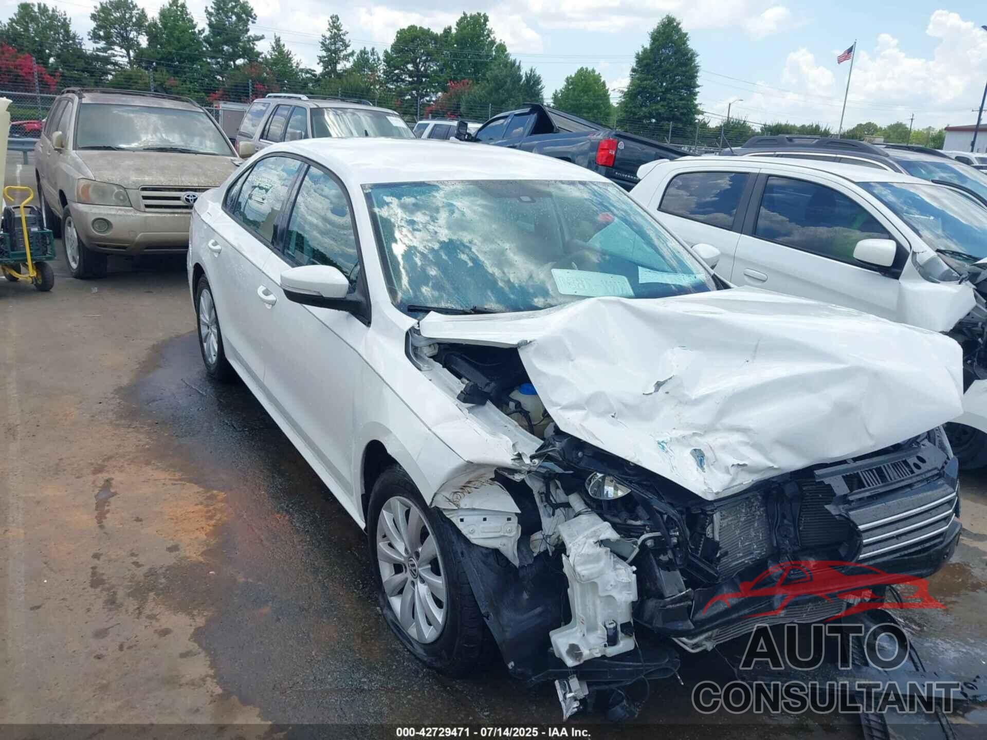VOLKSWAGEN PASSAT 2013 - 1VWAH7A36DC044908