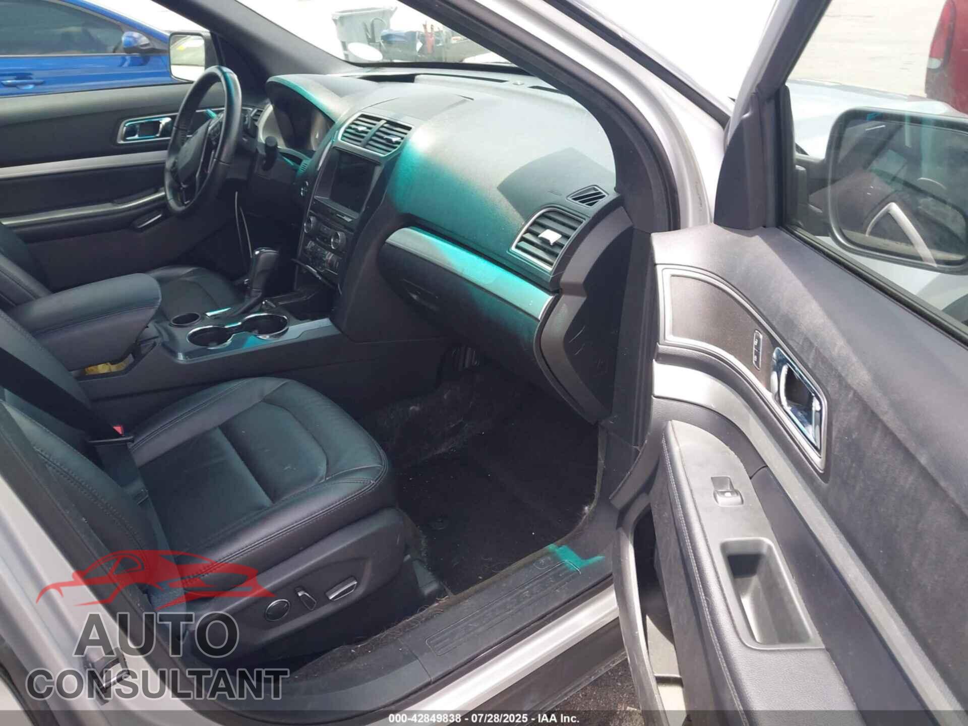 FORD EXPLORER 2017 - 1FM5K7D88HGA26059