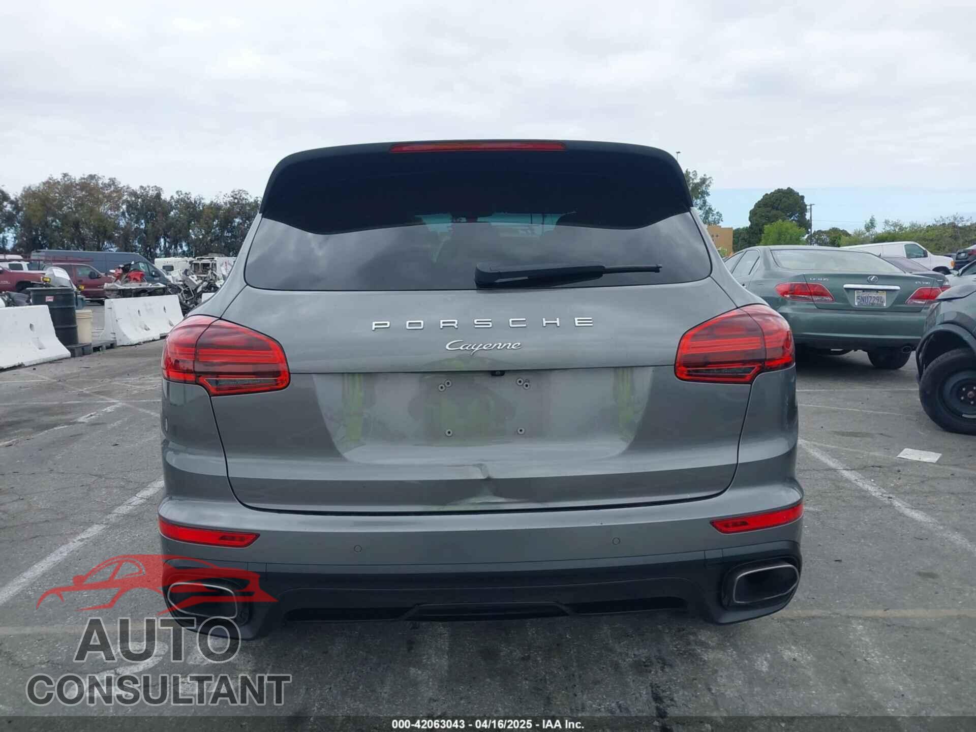 PORSCHE CAYENNE 2016 - WP1AA2A27GKA15797