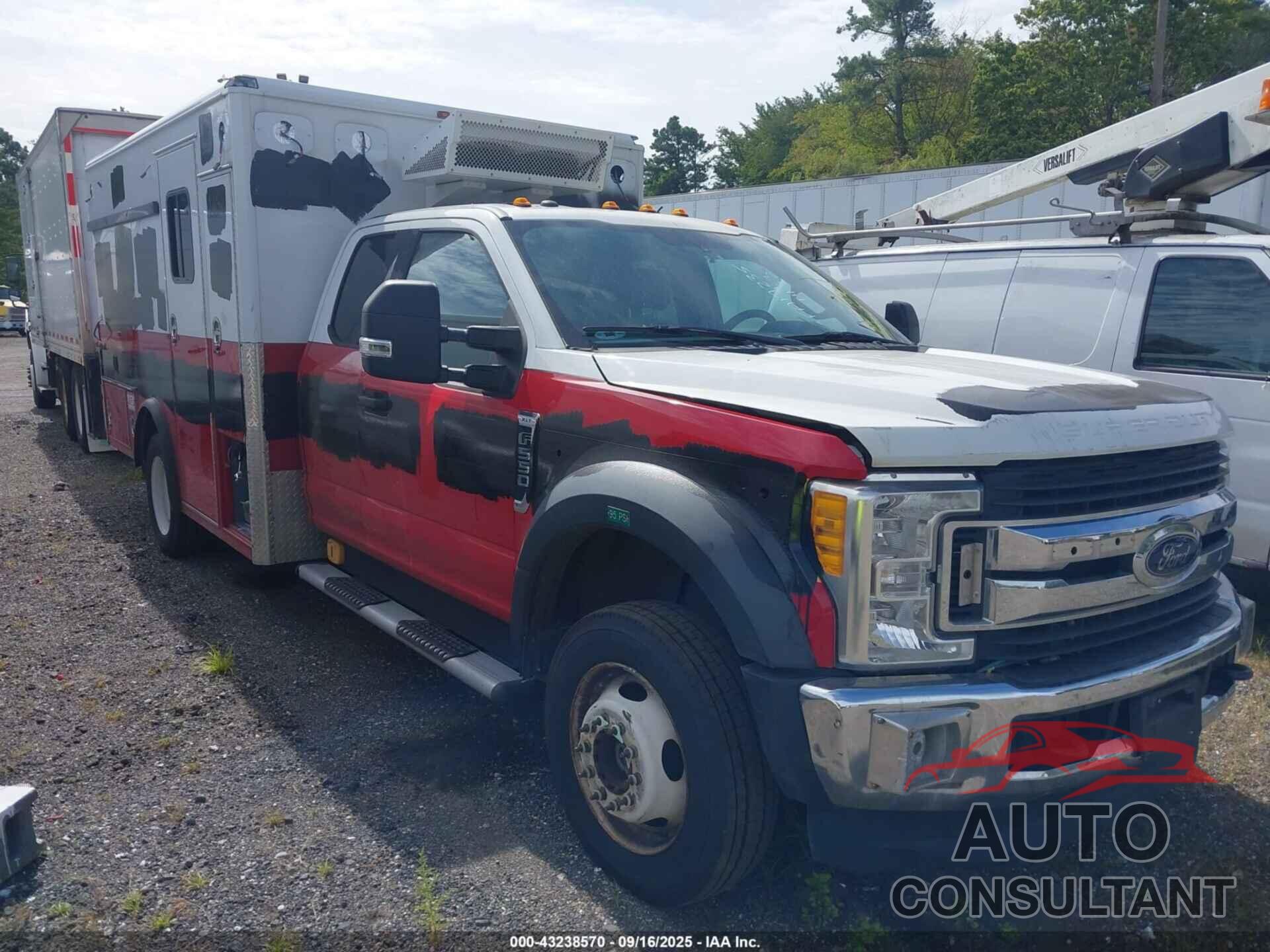 FORD F-550 CHASSIS 2017 - 1FD0X5HT7HEF10303