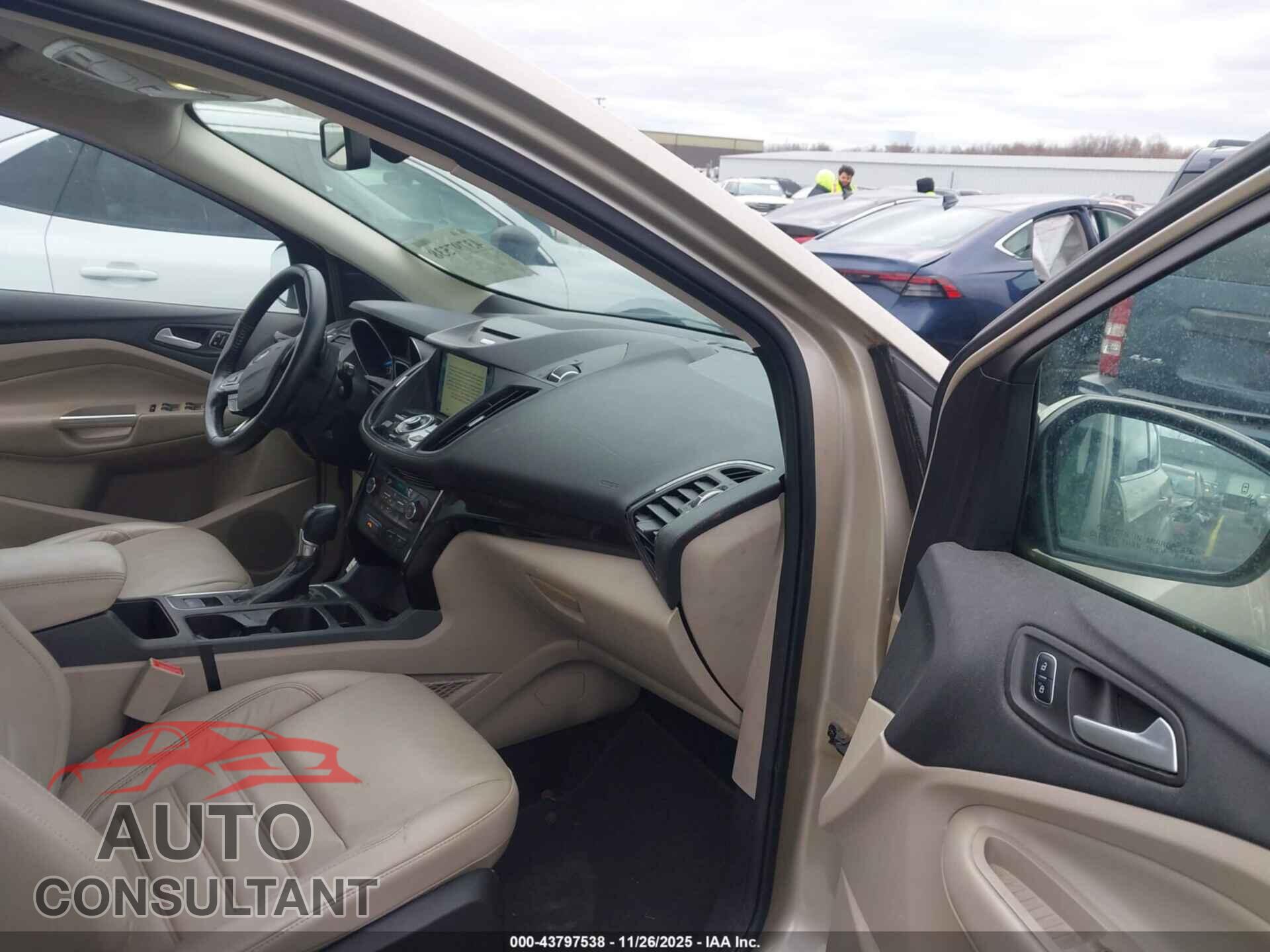 FORD ESCAPE 2017 - 1FMCU0JD0HUE15077