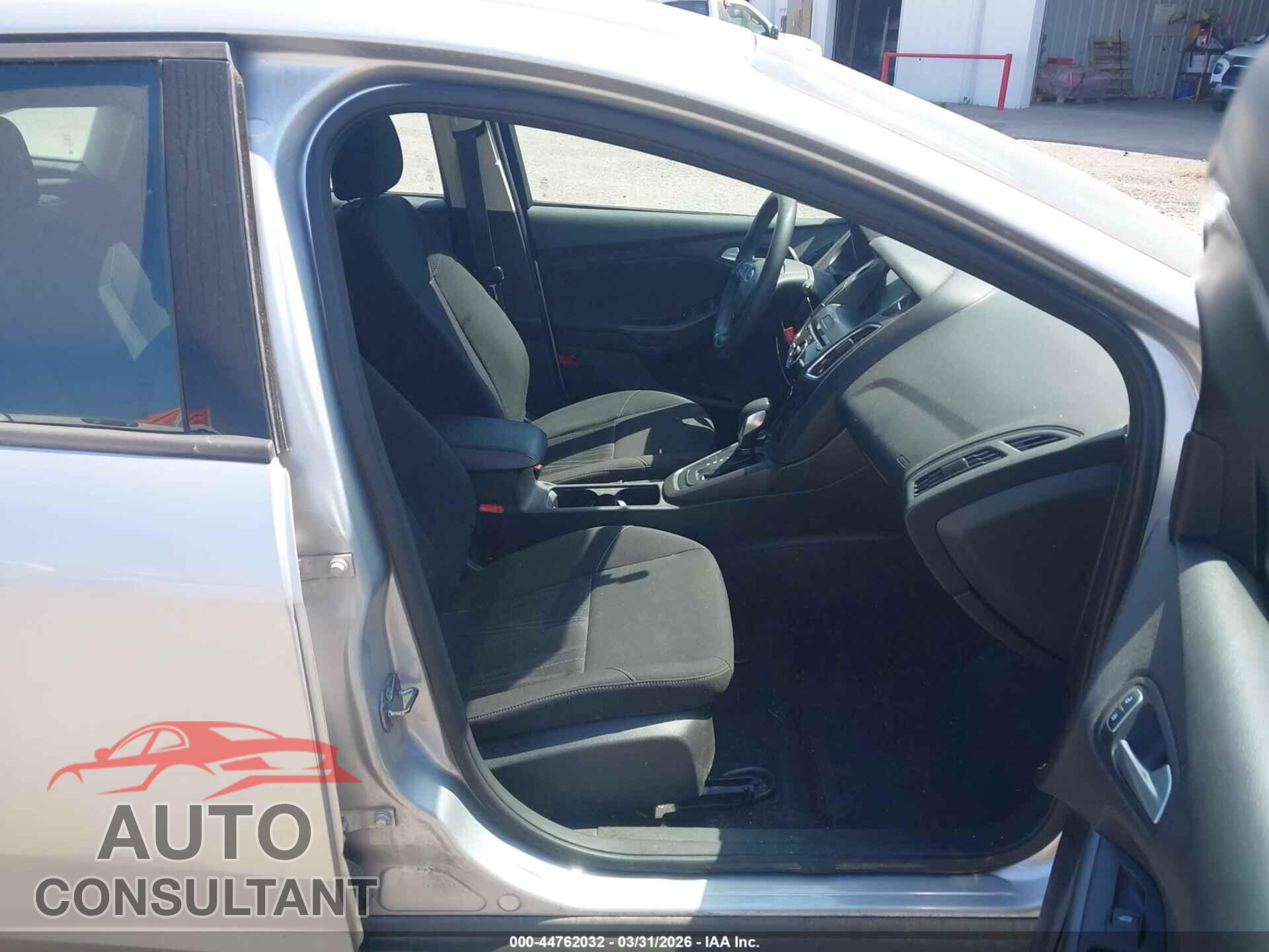 FORD FOCUS 2017 - 1FADP3M28HL249222
