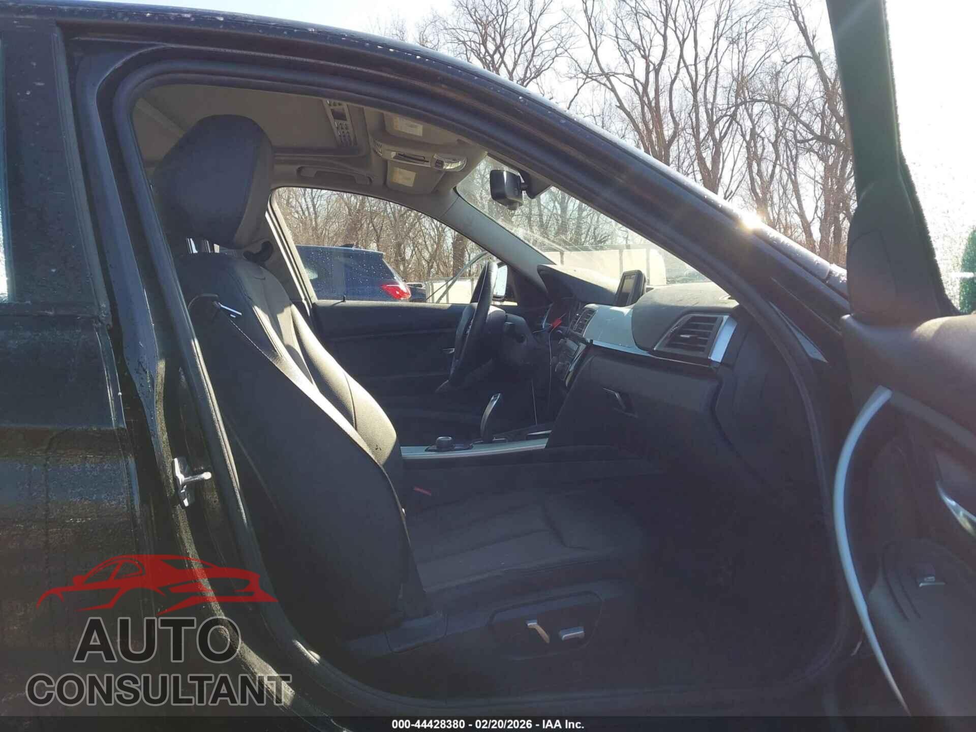 BMW 320I 2016 - WBA8A3C54GK552086