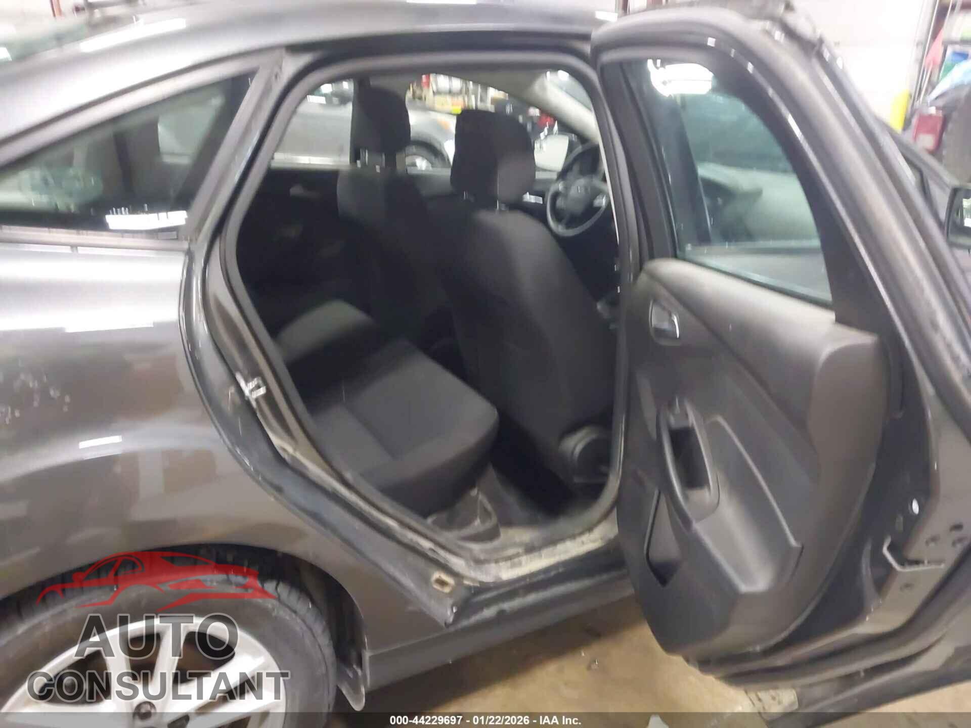 FORD FOCUS 2018 - 1FADP3FE0JL222335