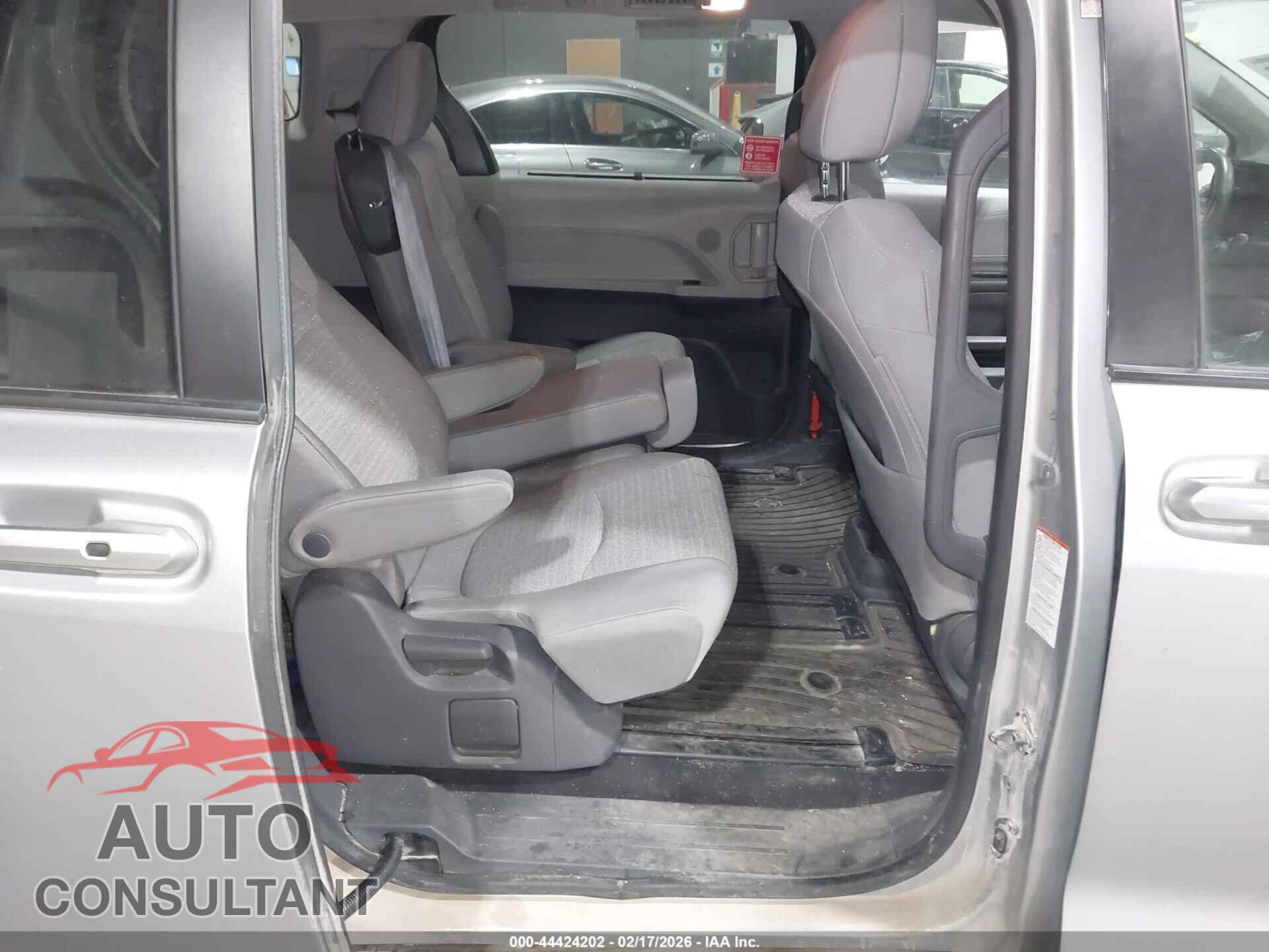 TOYOTA SIENNA 2021 - 5TDKSKFC8MS036800