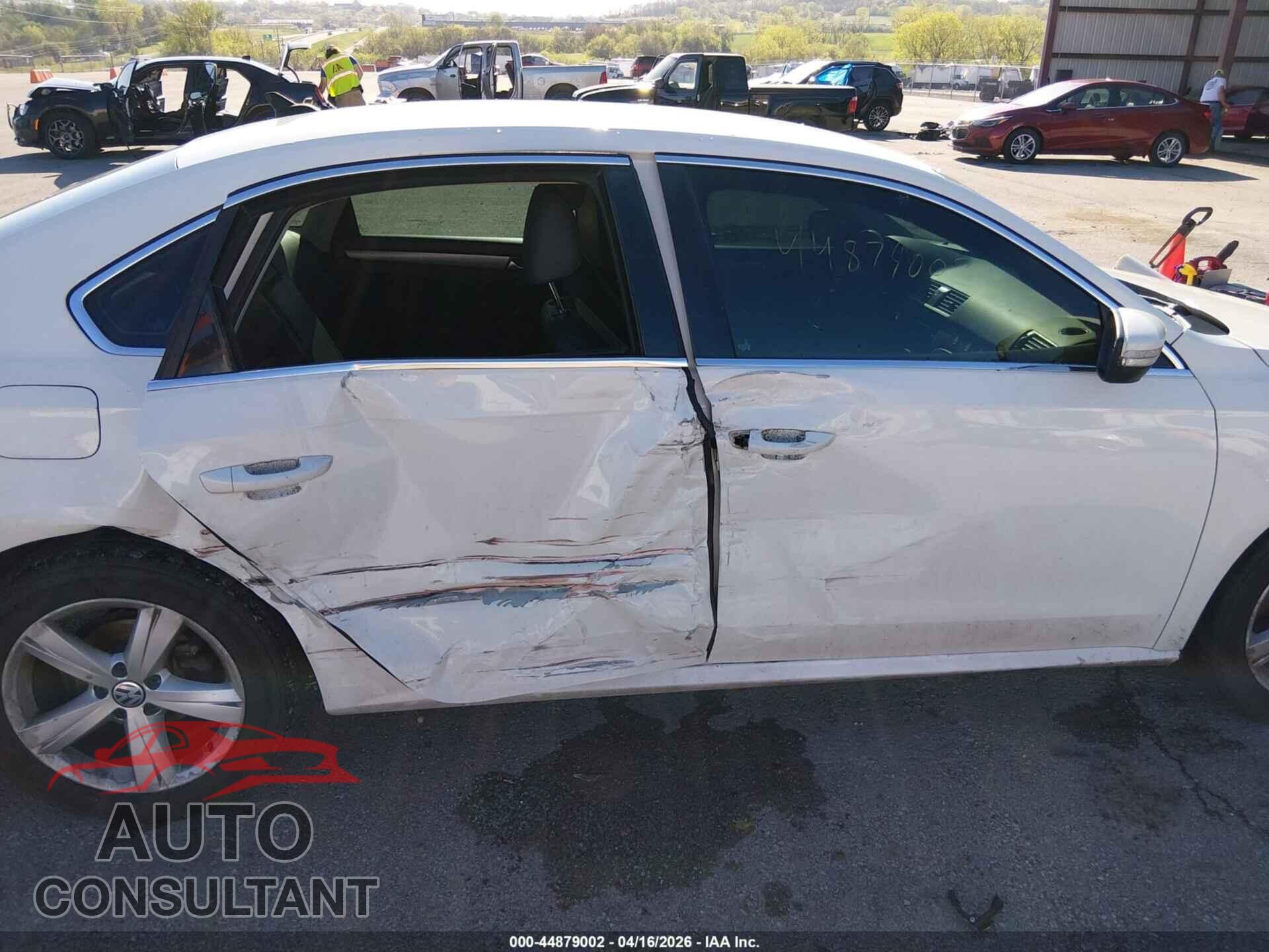 VOLKSWAGEN PASSAT 2014 - 1VWBP7A35EC004621
