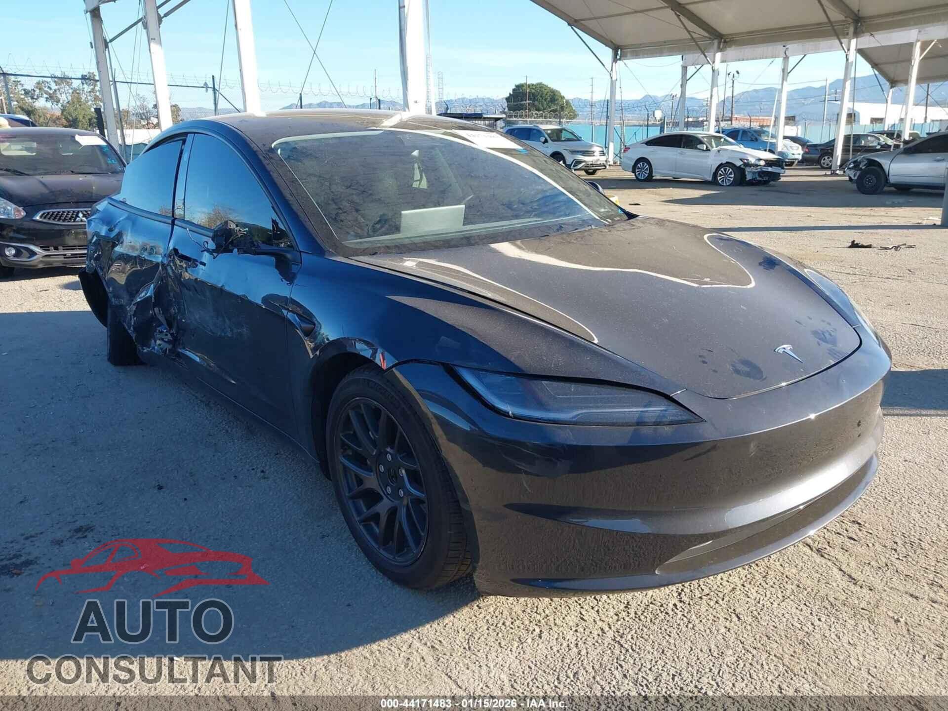 TESLA MODEL 3 2024 - 5YJ3E1EA9RF743325