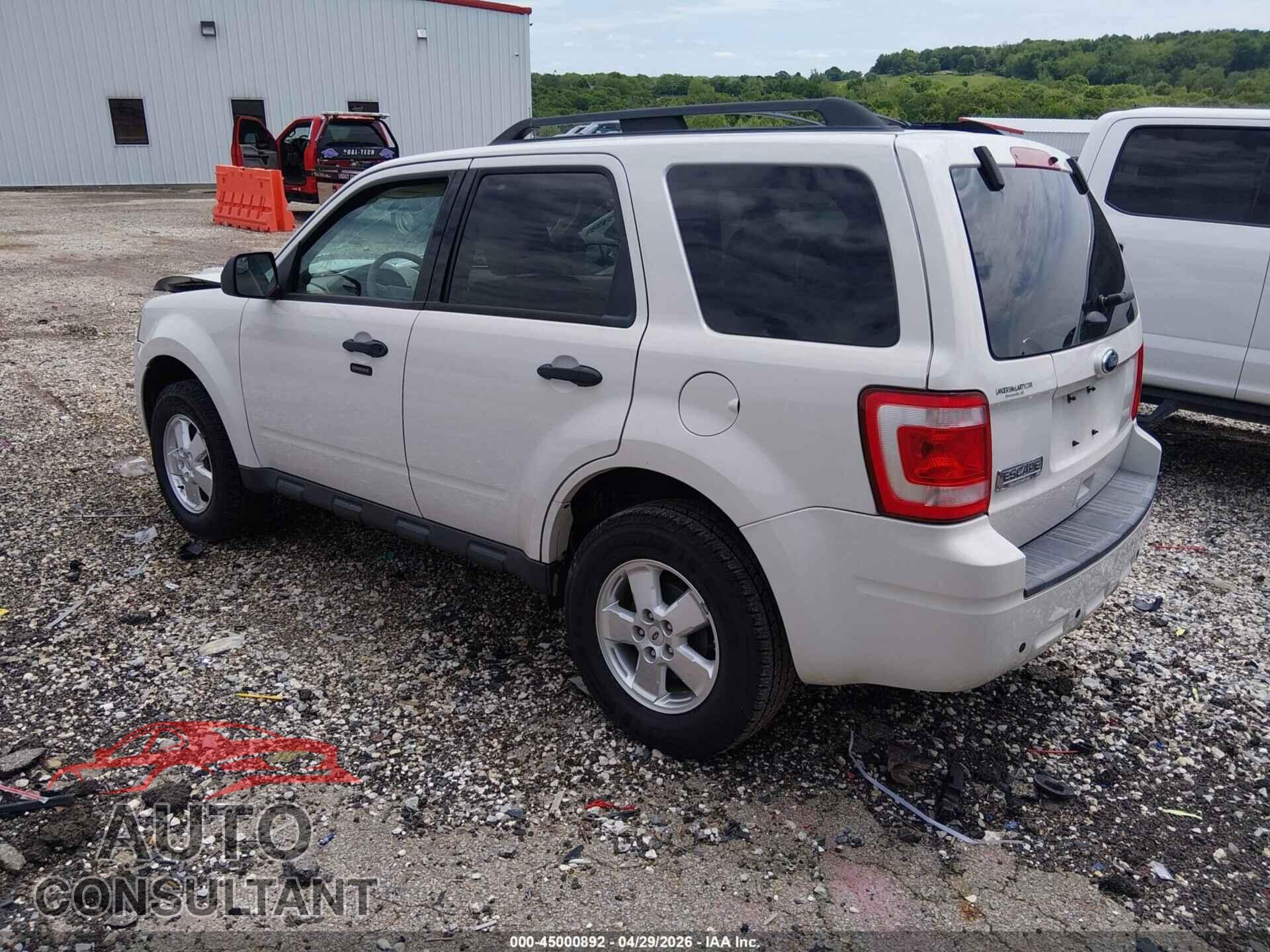 FORD ESCAPE 2011 - 1FMCU0D74BKC25596