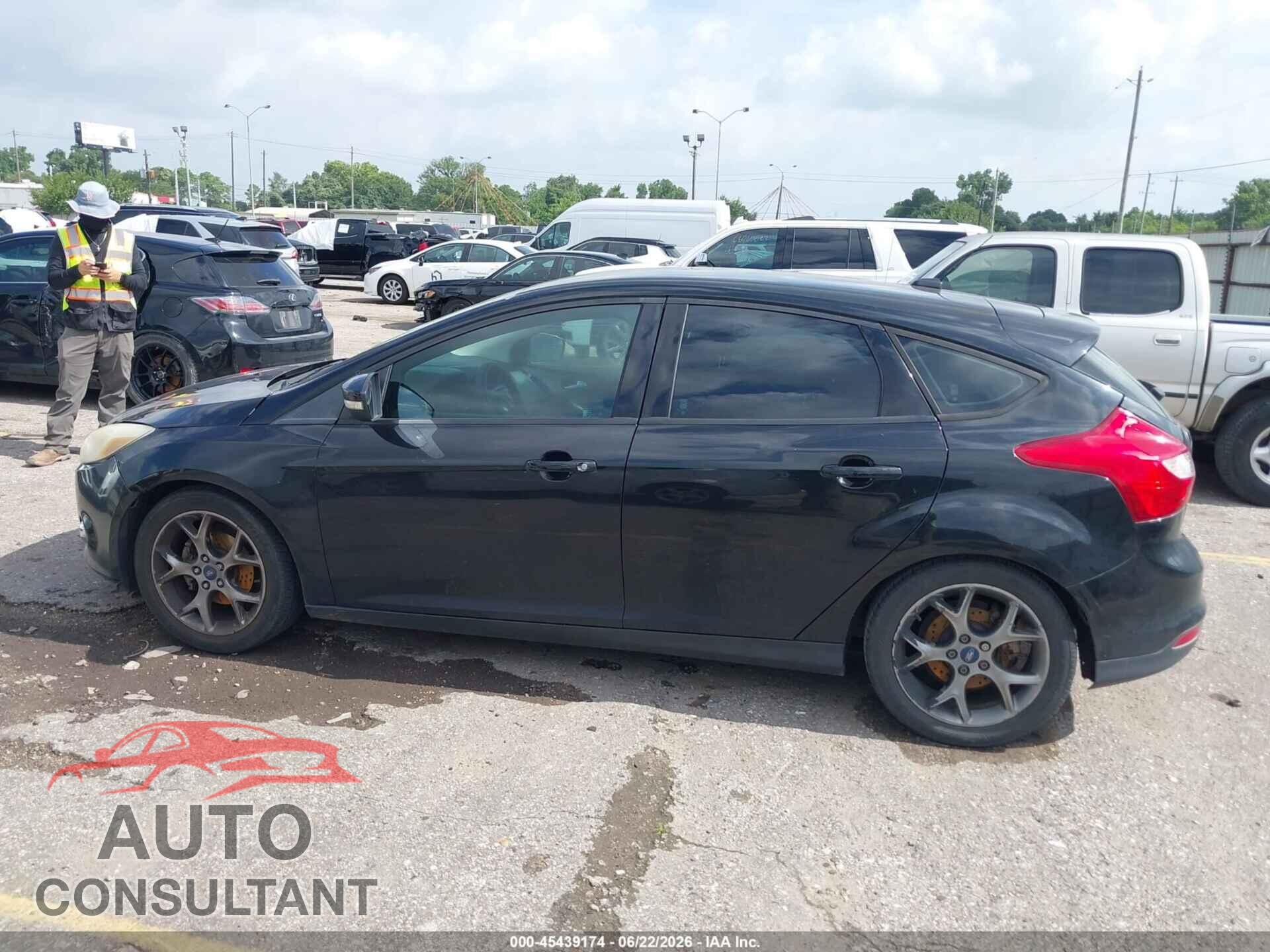 FORD FOCUS 2014 - 1FADP3K2XEL120140