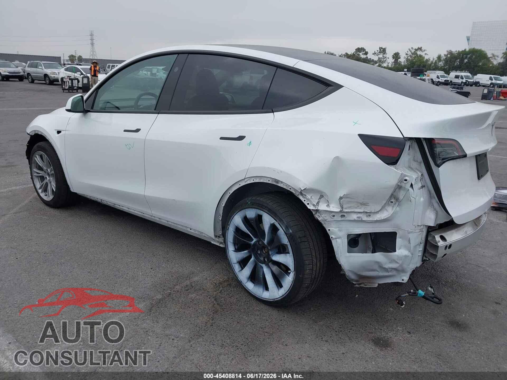 TESLA MODEL Y 2023 - 7SAYGAEEXPF942015