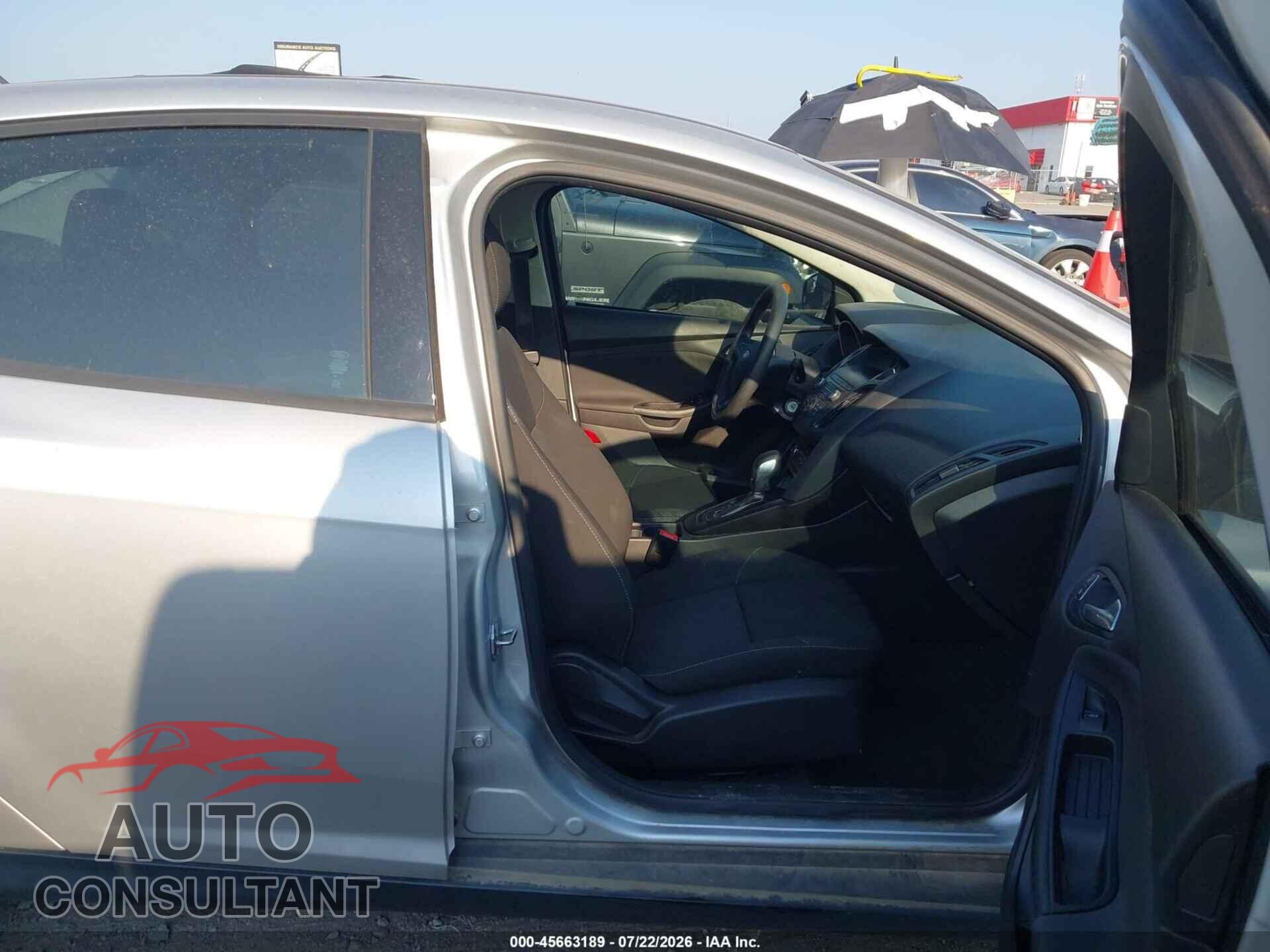 FORD FOCUS 2018 - 1FADP3F20JL302904