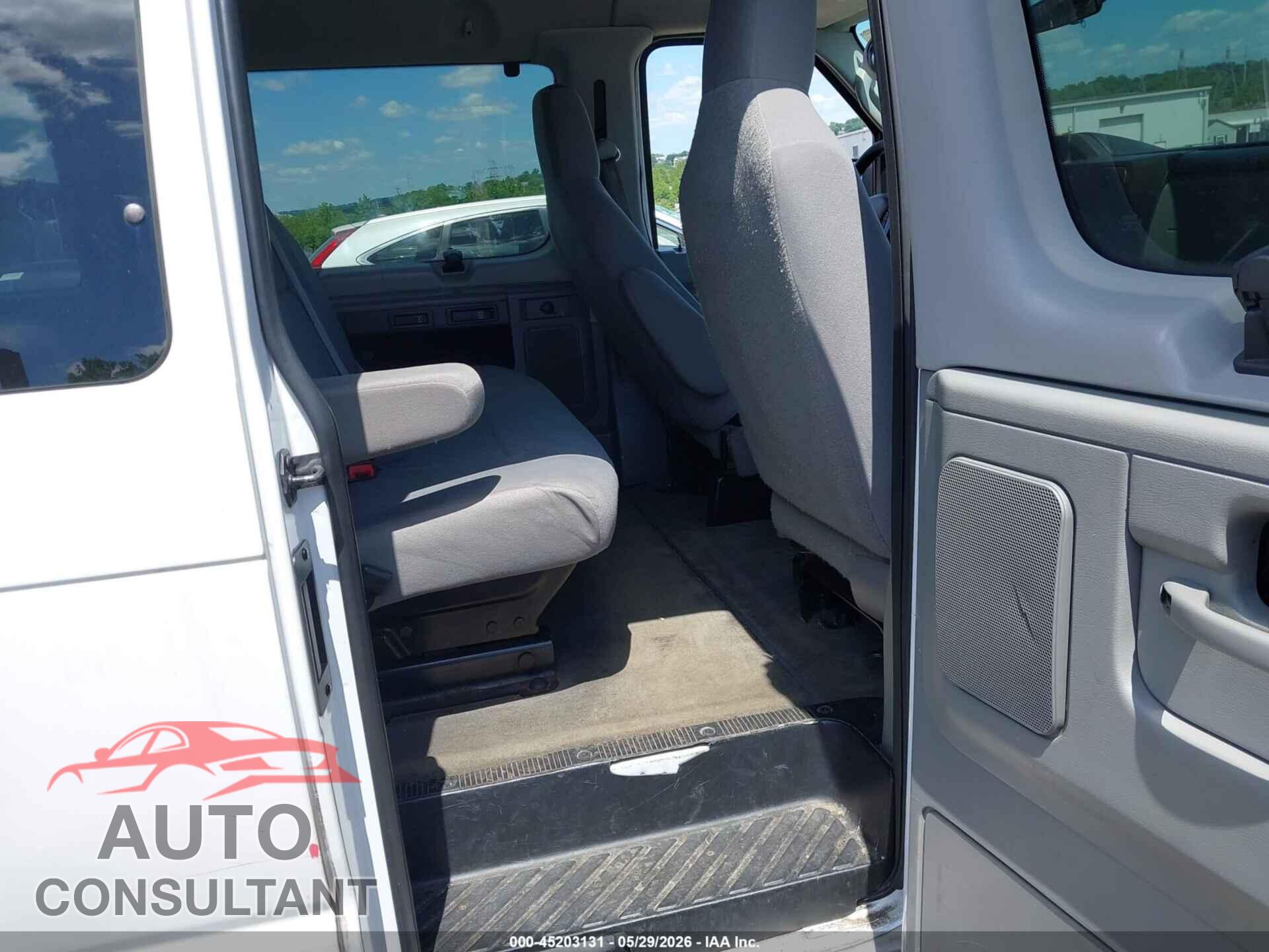 FORD E-350 SUPER DUTY 2011 - 1FBNE3BL3BDB09228