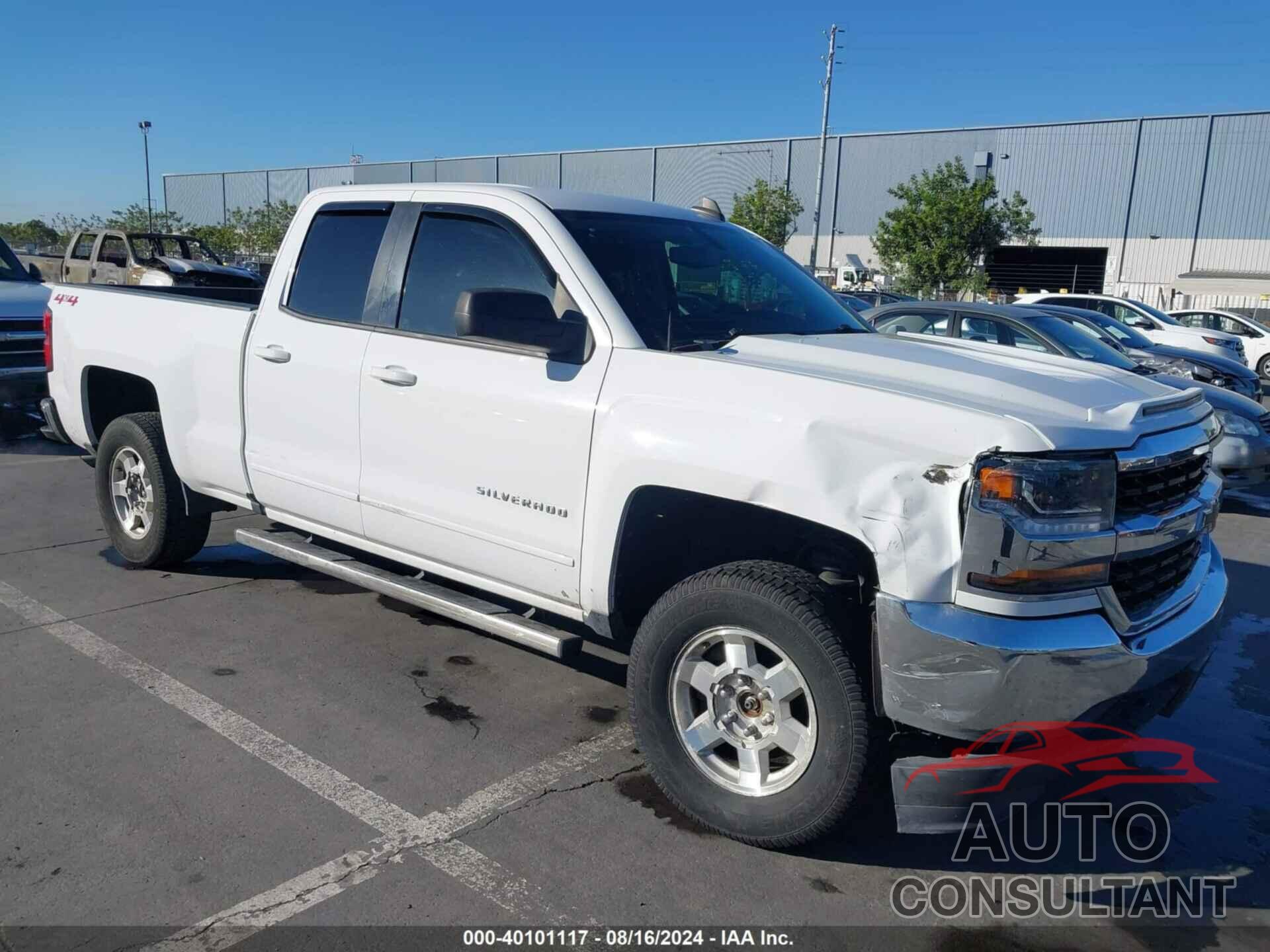CHEVROLET SILVERADO 1500 2018 - 1GCVKREH9JZ360576