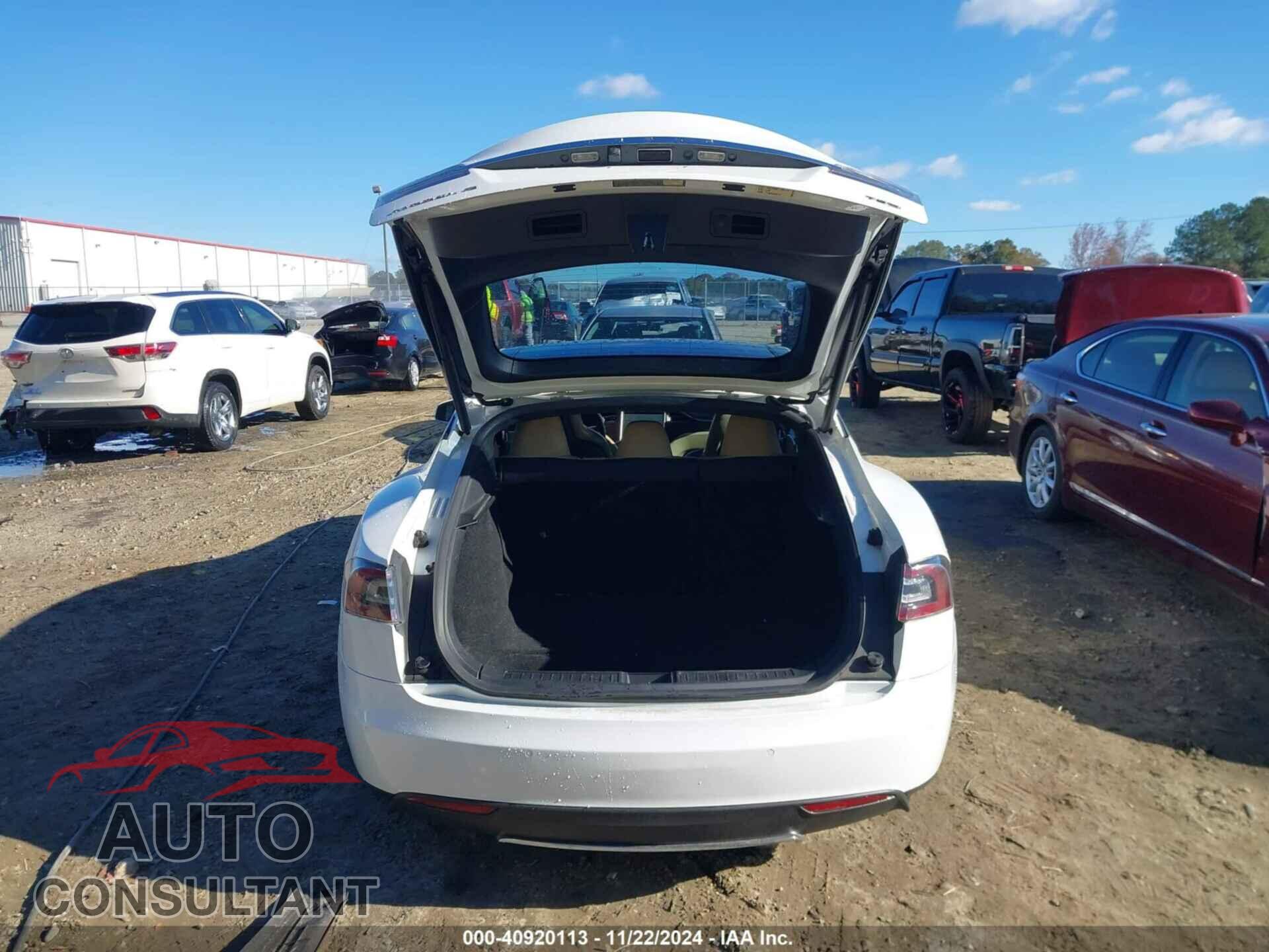 TESLA MODEL S 2015 - 5YJSA1S26FF084796