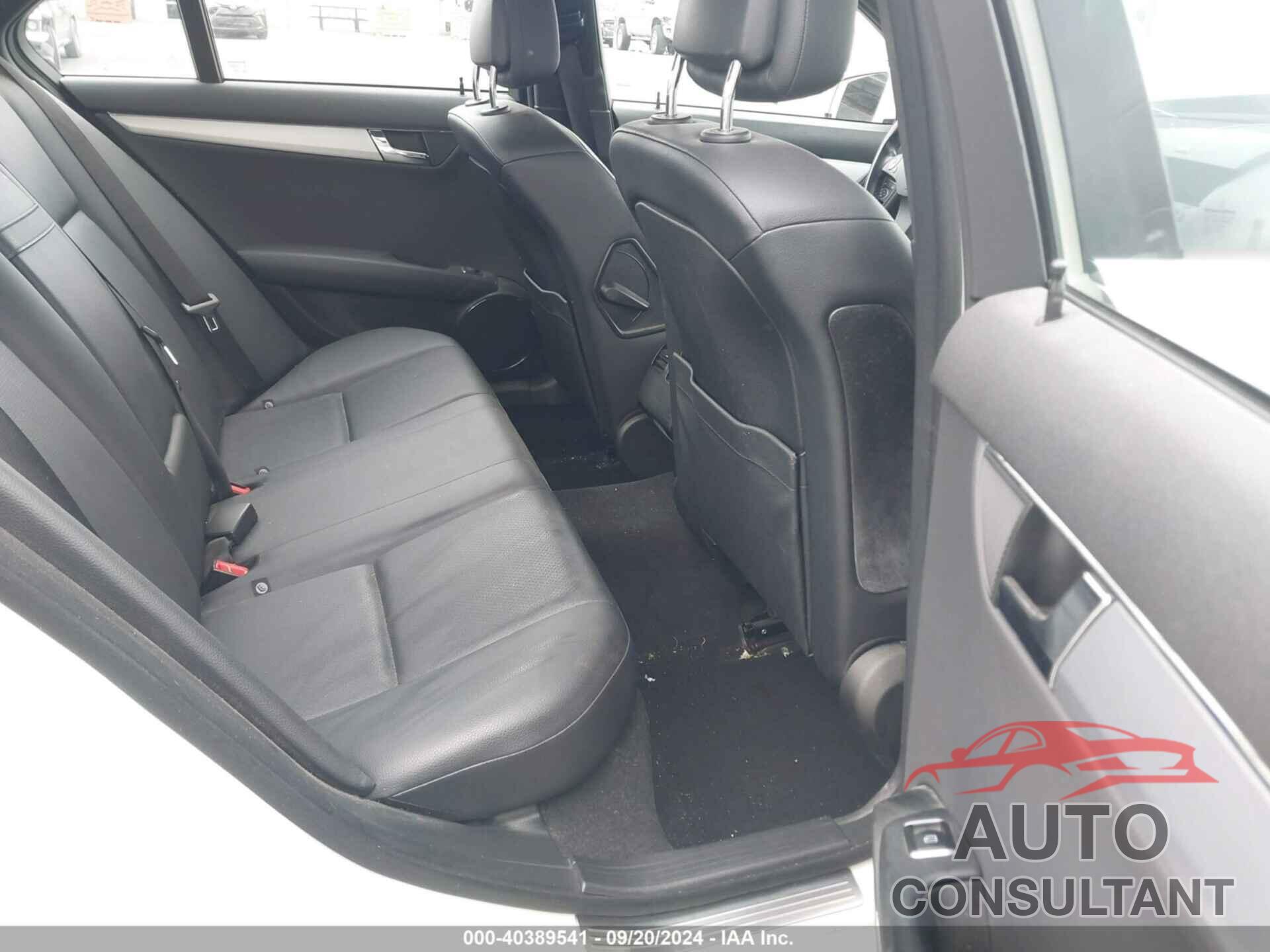 MERCEDES-BENZ C 300 2011 - WDDGF5EBXBR146530