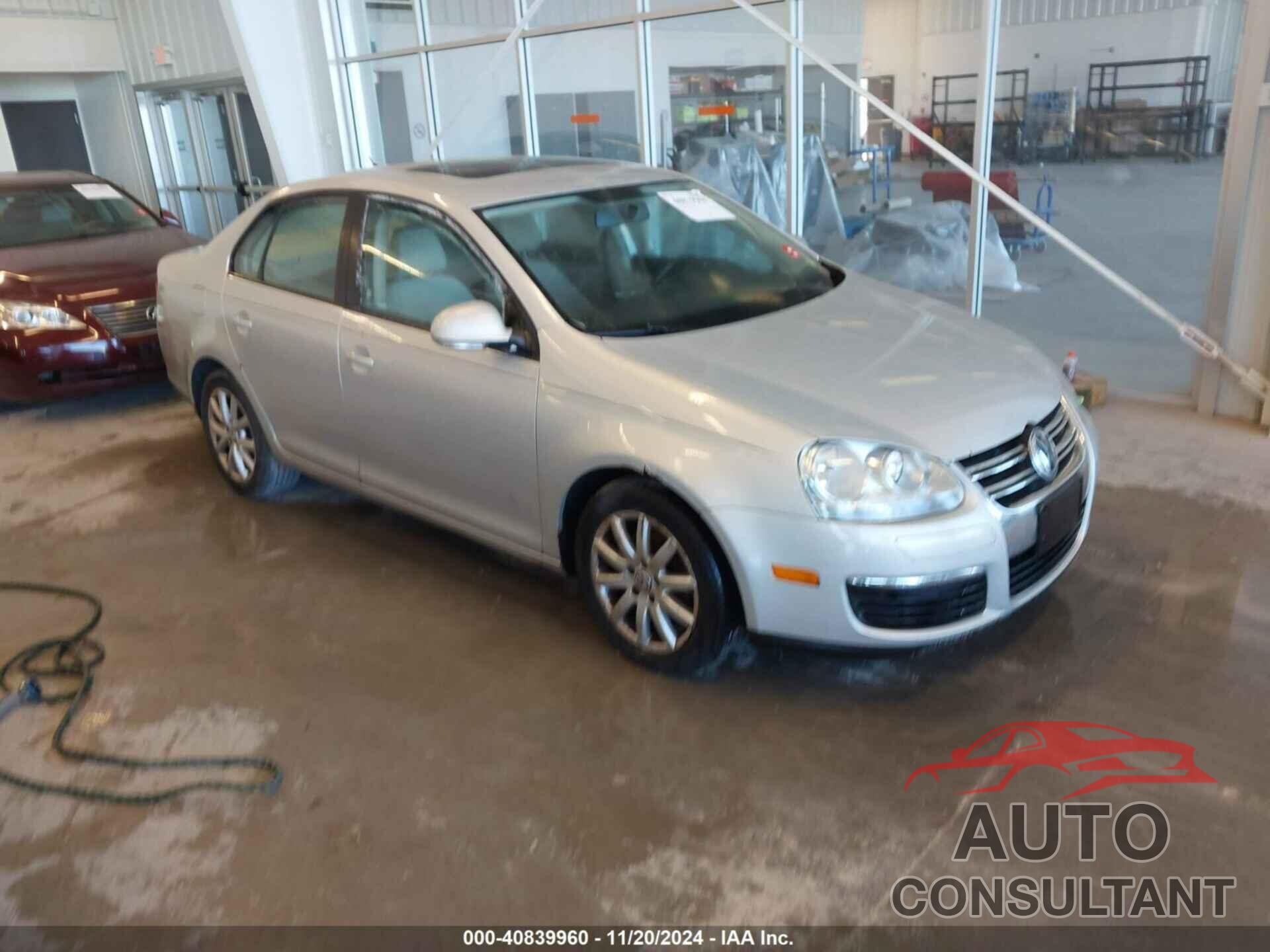 VOLKSWAGEN JETTA 2010 - 3VWRZ7AJ5AM135581