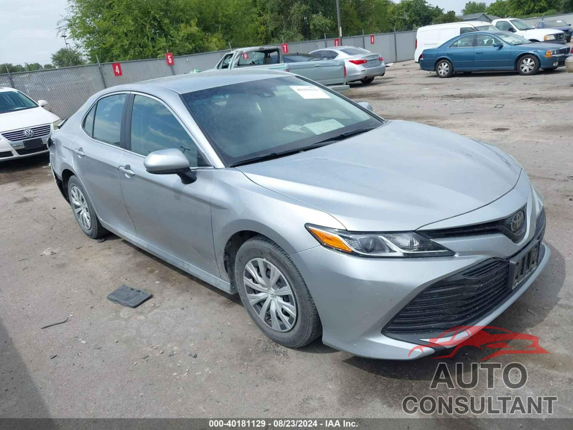 TOYOTA CAMRY 2018 - 4T1B11HK2JU077931