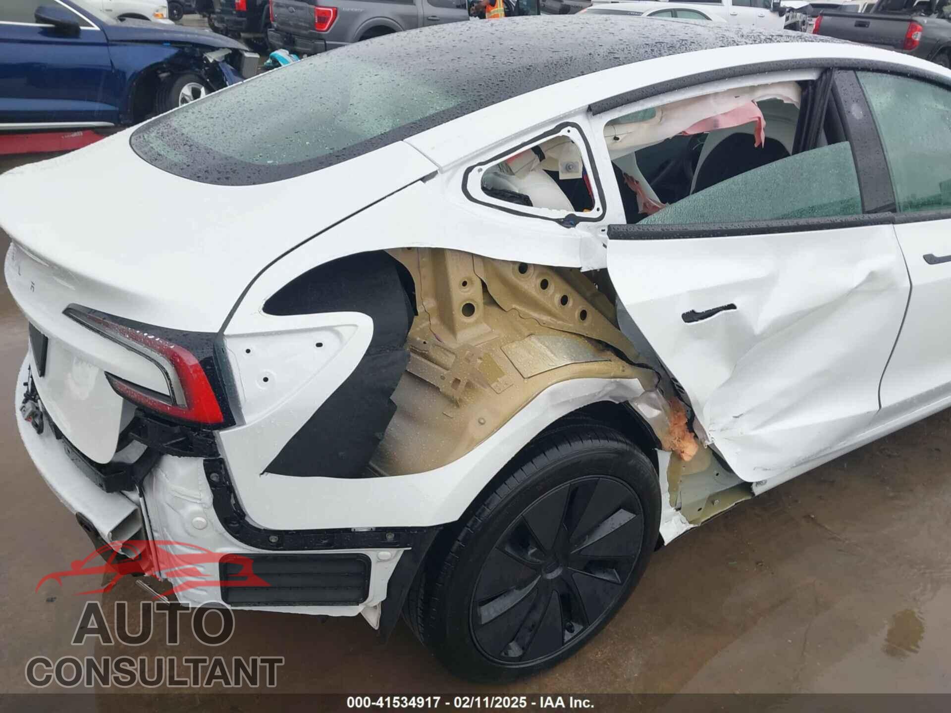 TESLA MODEL 3 2024 - 5YJ3E1EAXRF732401