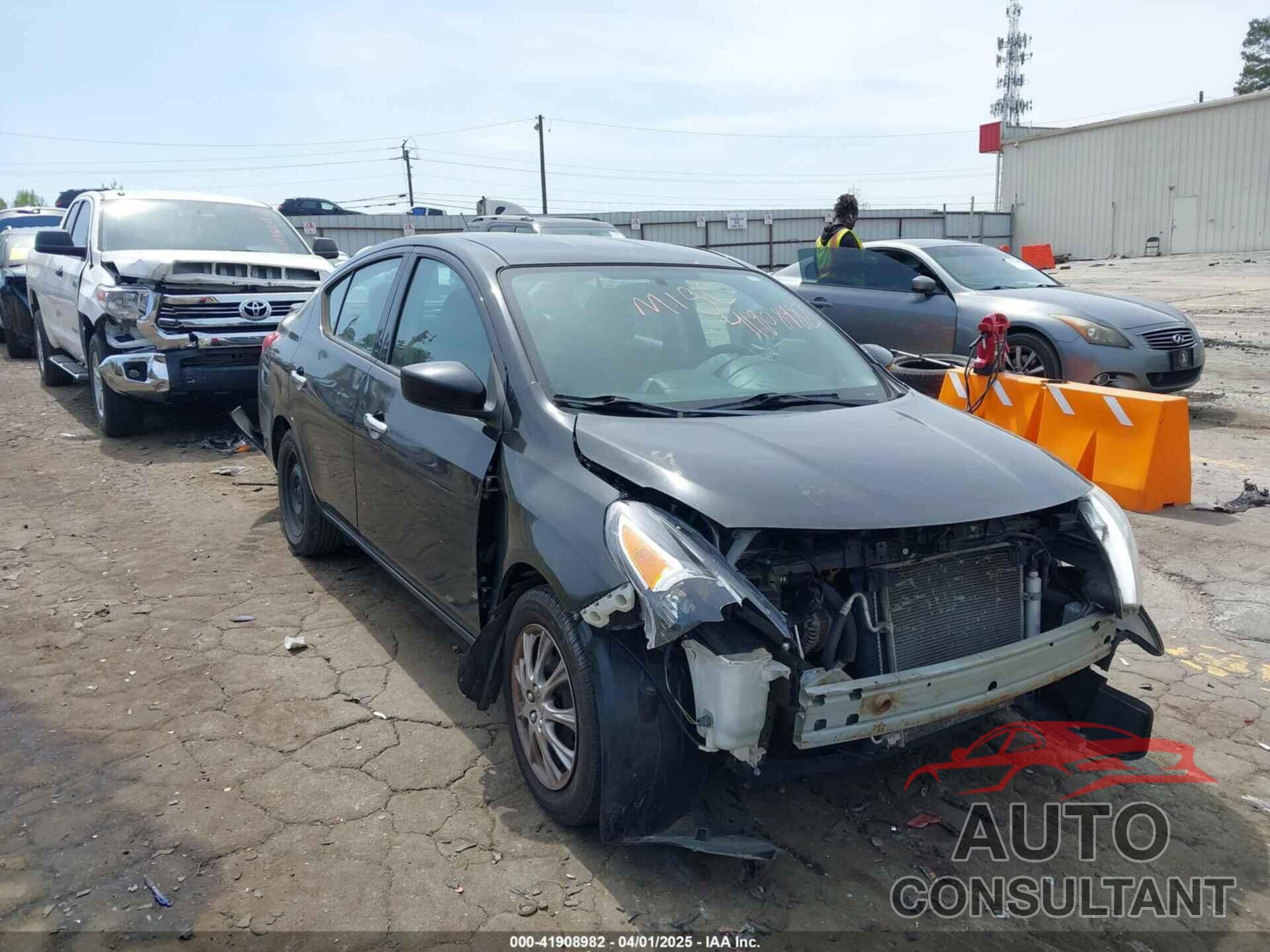 NISSAN VERSA 2019 - 3N1CN7AP7KL843429