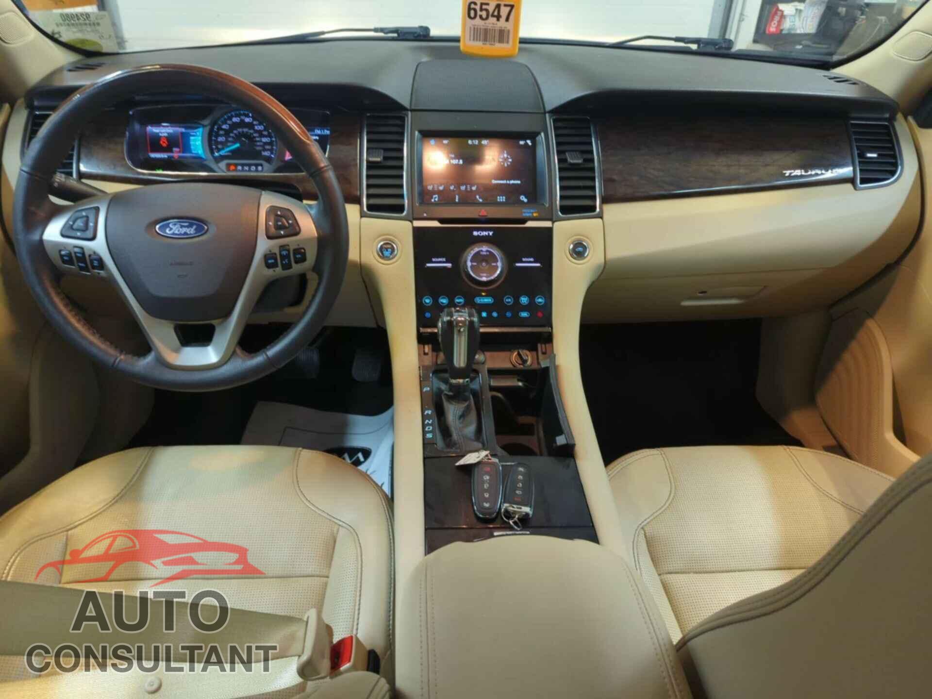 FORD TAURUS 2018 - 1FAHP2F85JG127381