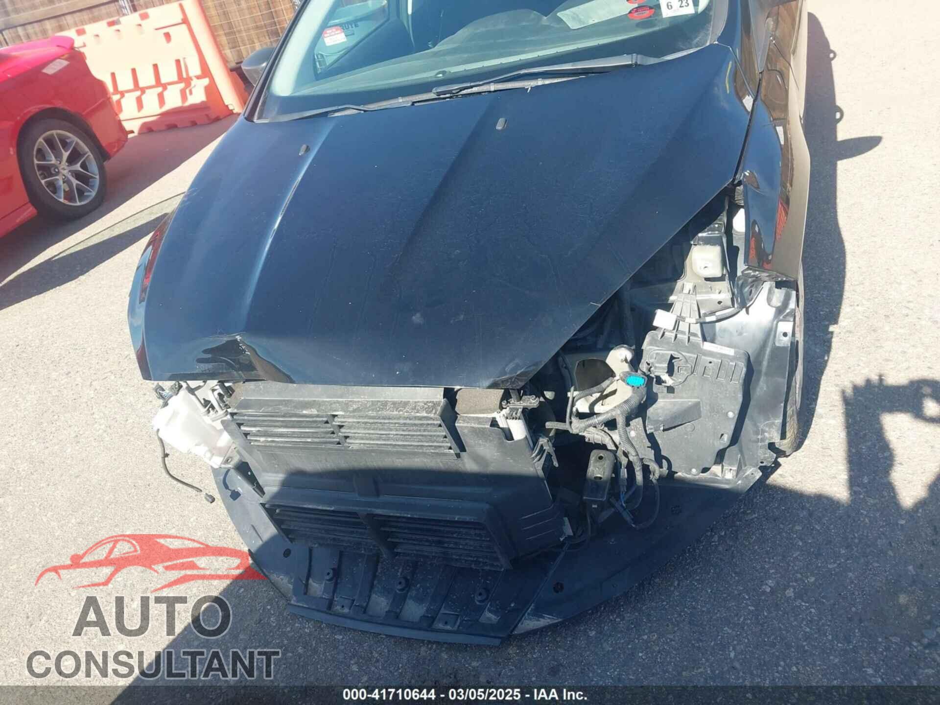 FORD FOCUS 2018 - 1FADP3E25JL319845
