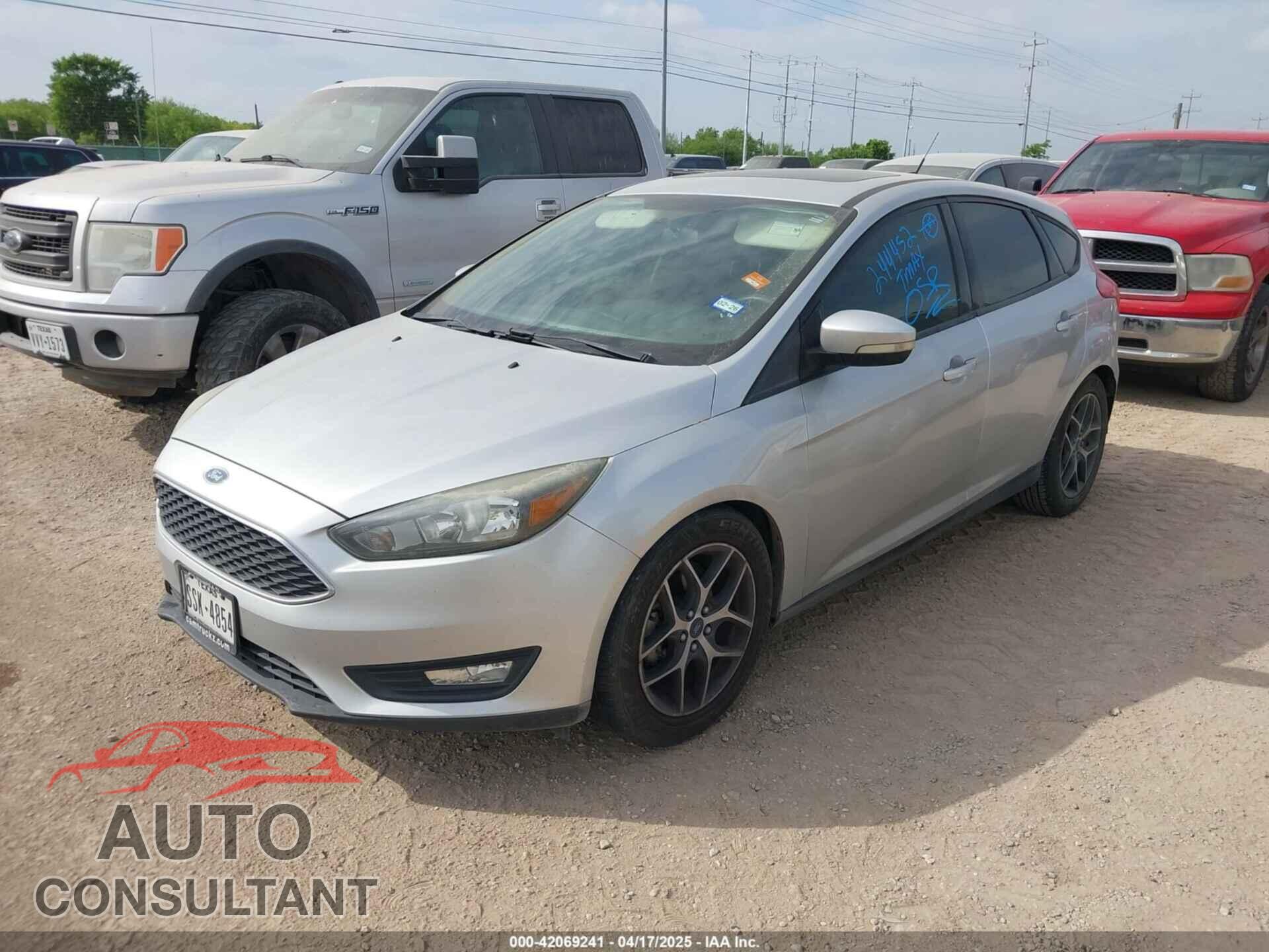 FORD FOCUS 2017 - 1FADP3M20HL244452