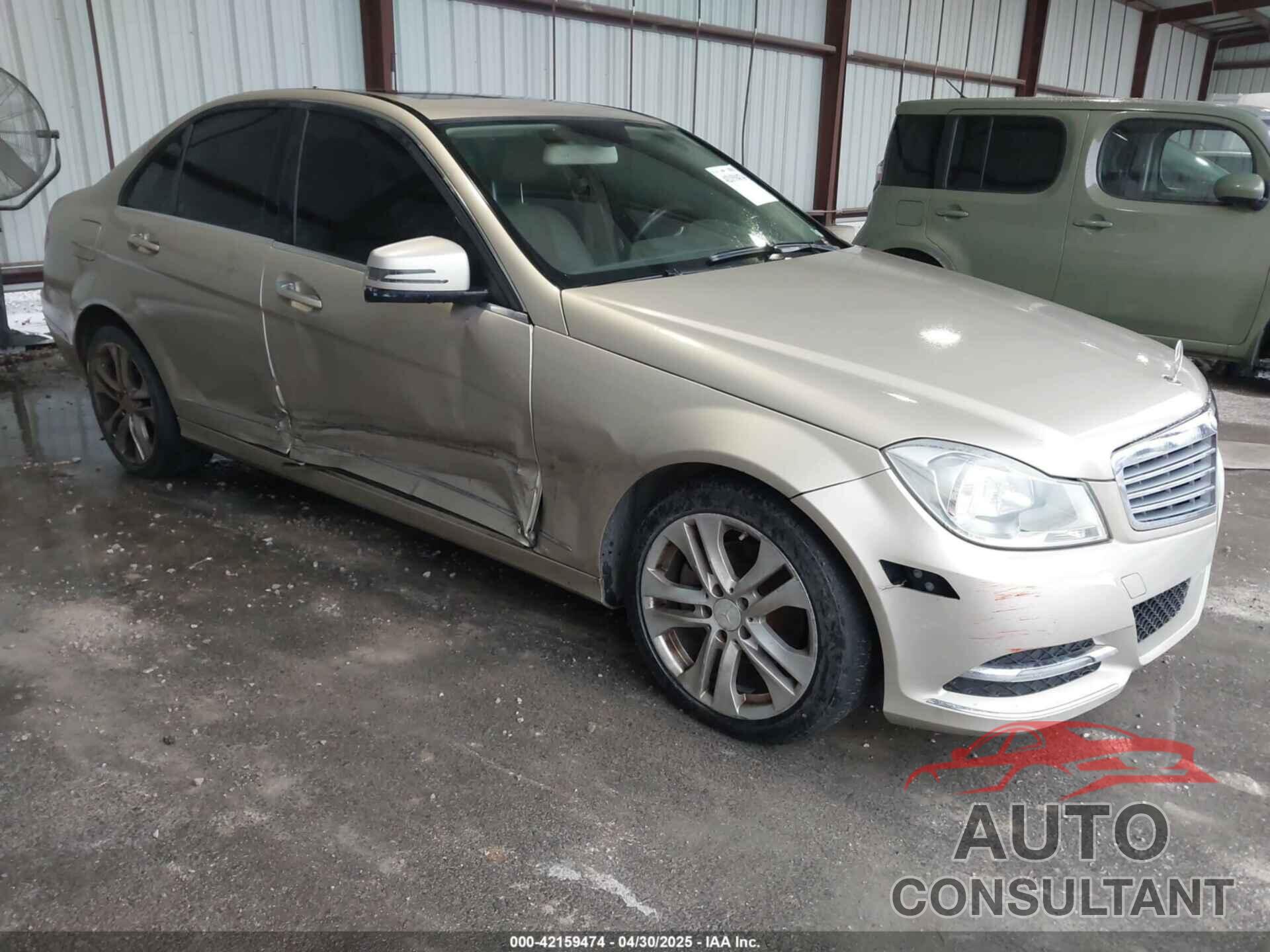 MERCEDES-BENZ C 300 2012 - WDDGF8BB0CA657038
