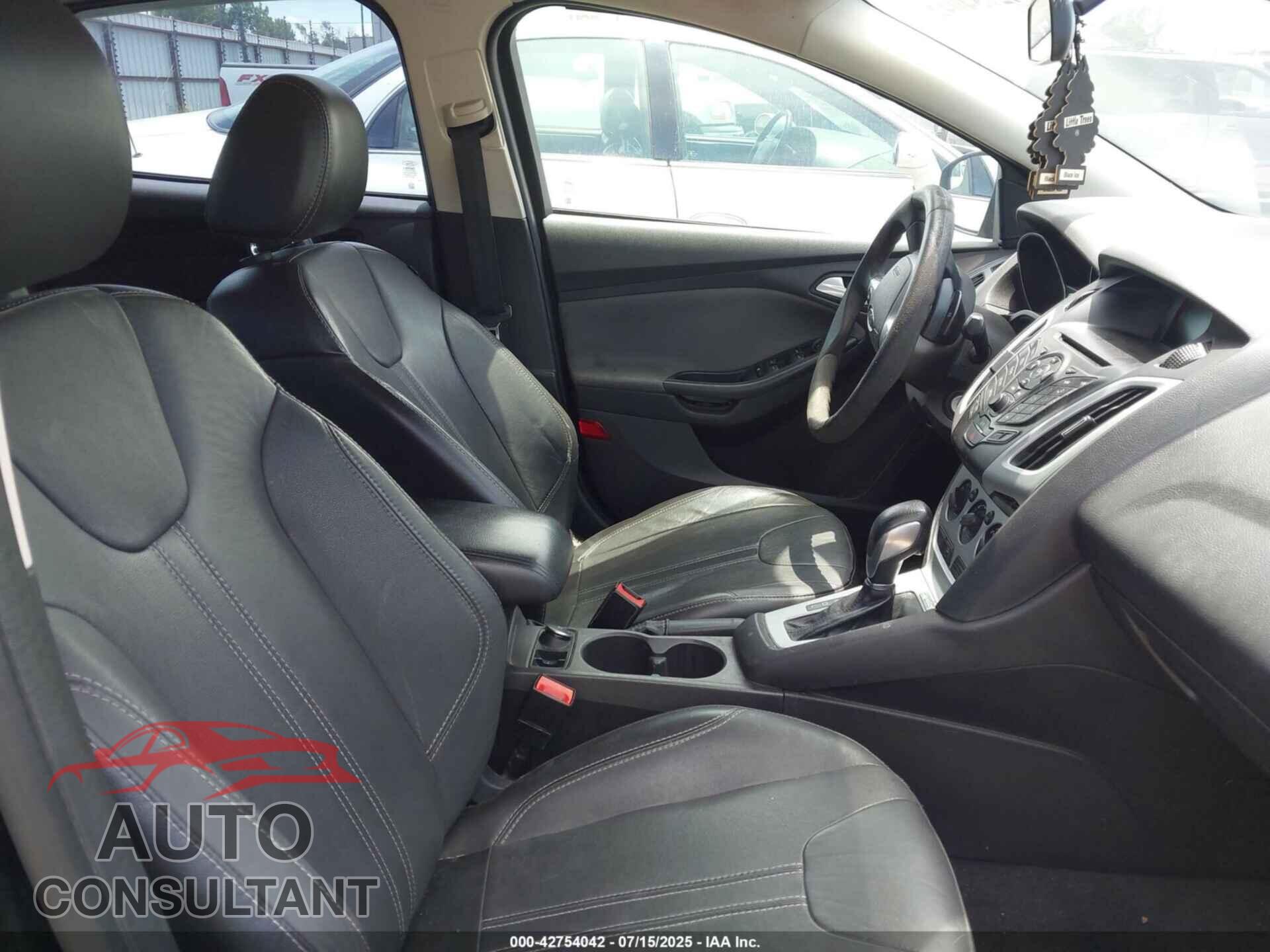 FORD FOCUS 2014 - 1FADP3F2XEL270825