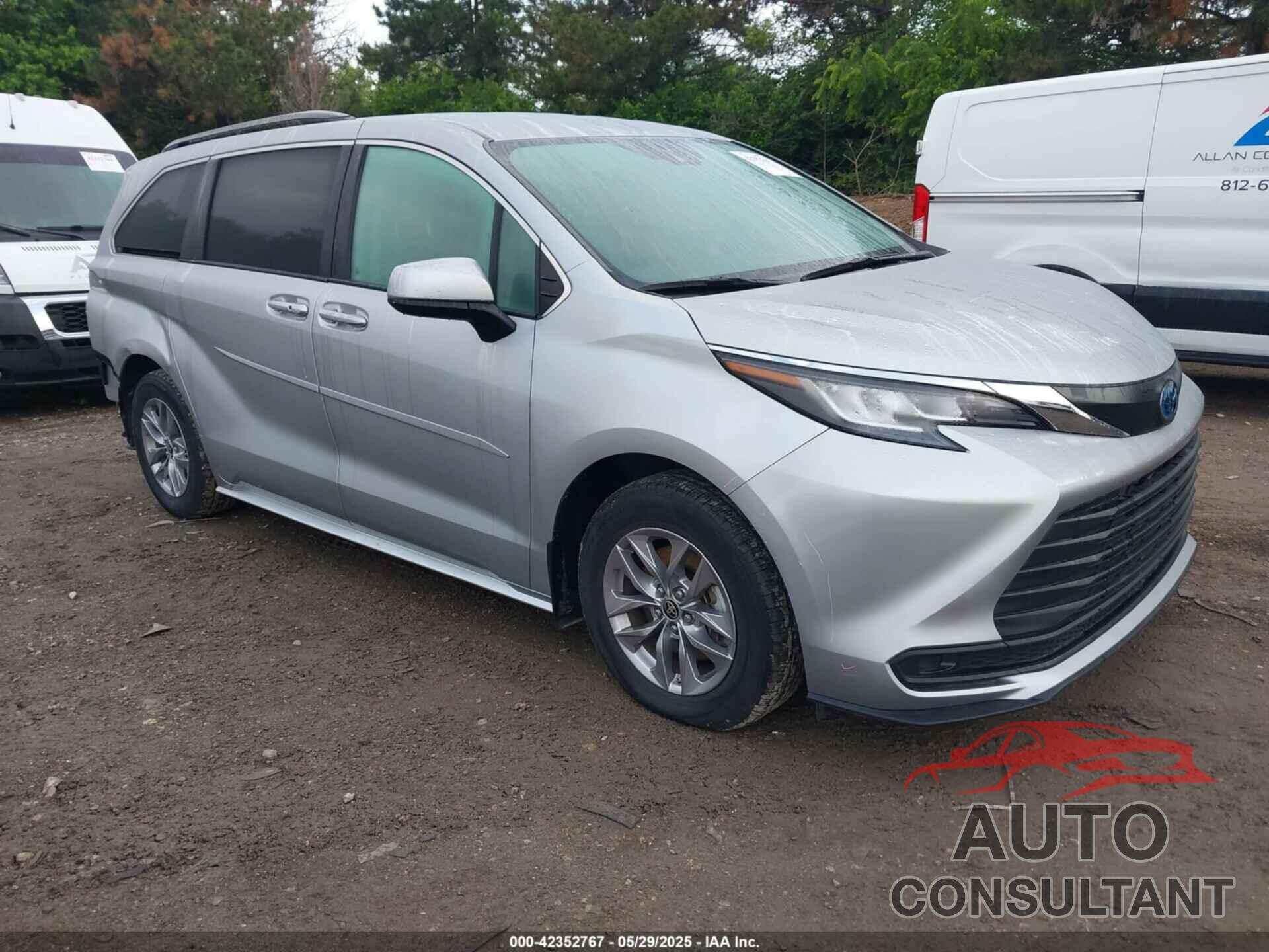 TOYOTA SIENNA 2022 - 5TDKSKFC0NS049431