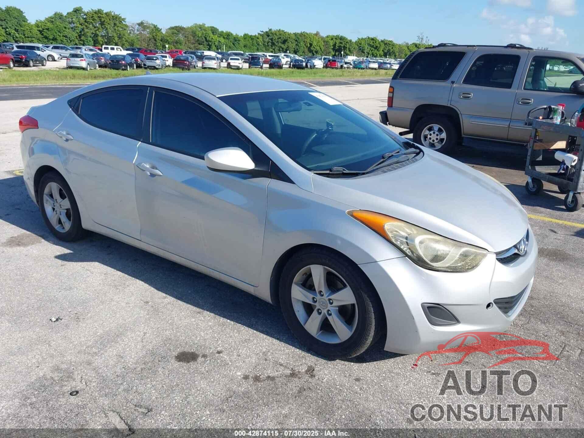 HYUNDAI ELANTRA 2011 - KMHDH4AE8BU117117