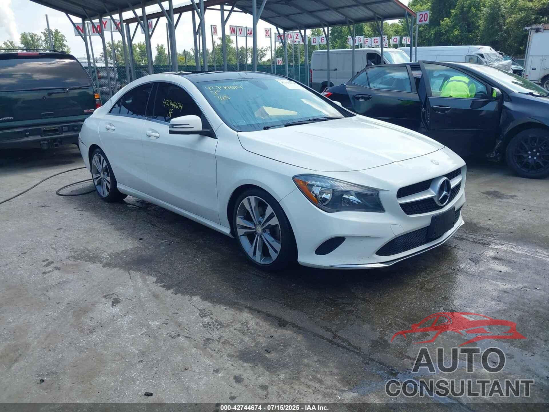 MERCEDES-BENZ CLA 250 2017 - WDDSJ4GB8HN428052