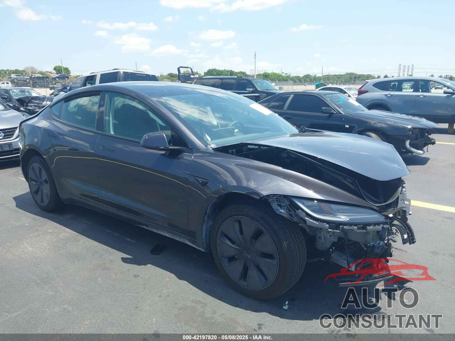 TESLA MODEL 3 2025 - 5YJ3E1EA0SF903825