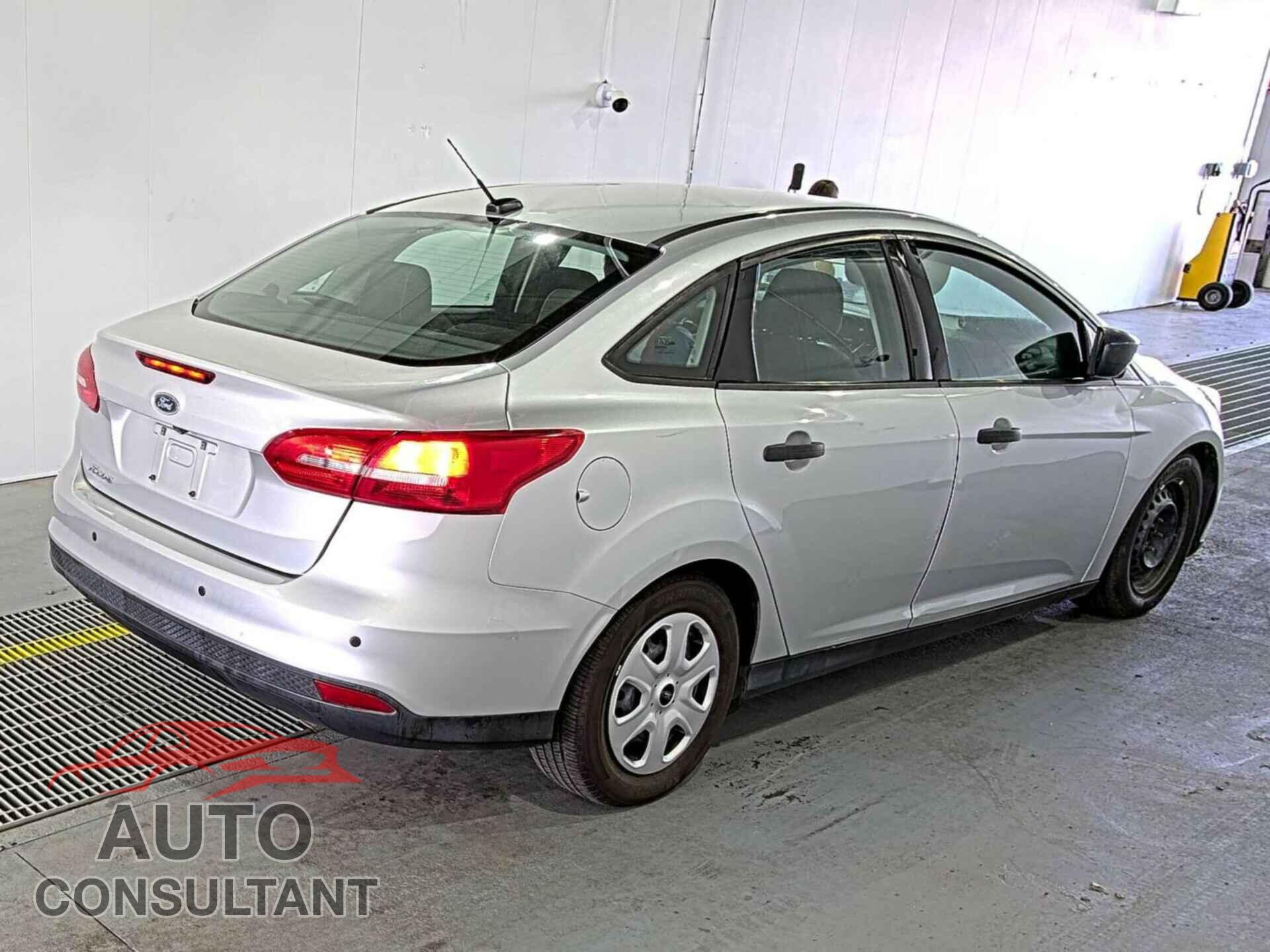 FORD FOCUS 2016 - 1FADP3E26GL366262