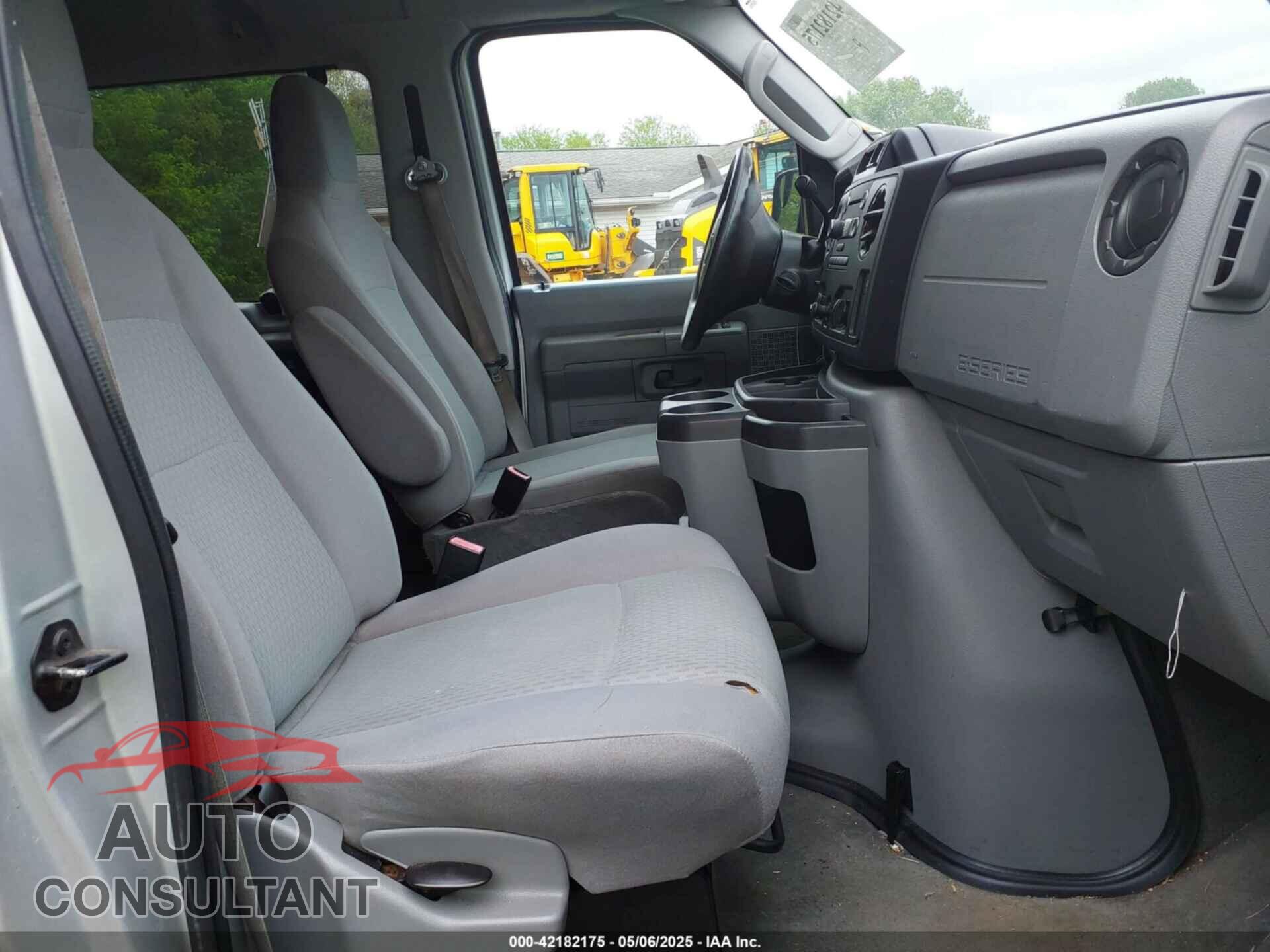 FORD E-350 SUPER DUTY 2011 - 1FBNE3BL0BDB03743