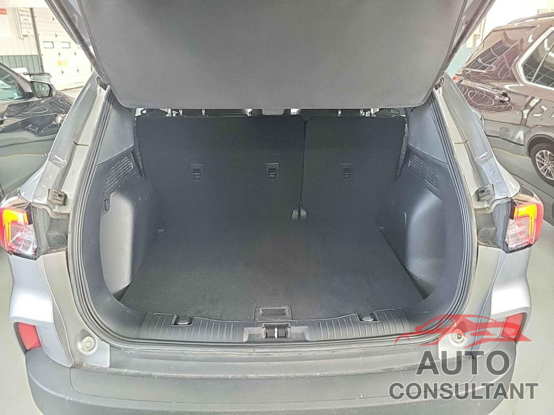 FORD ESCAPE 2022 - 1FMCU9G63NUB33010
