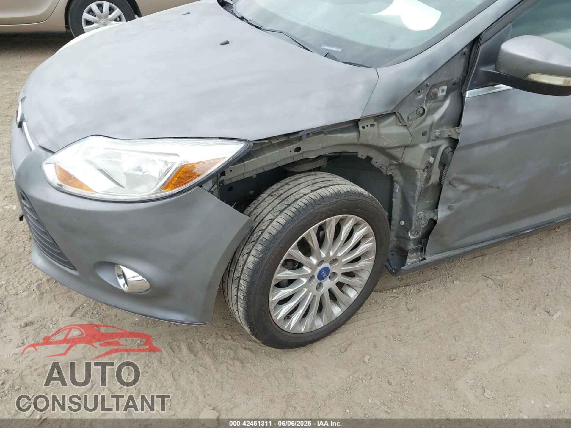 FORD FOCUS 2012 - 1FAHP3J25CL337174
