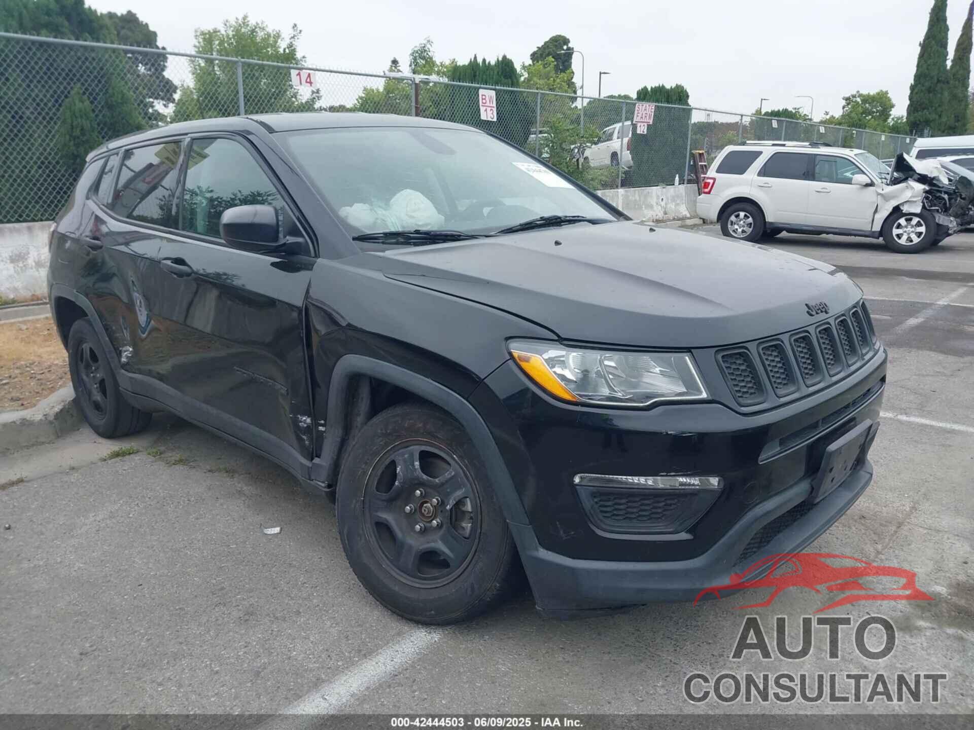 JEEP COMPASS 2018 - 3C4NJCAB2JT250946
