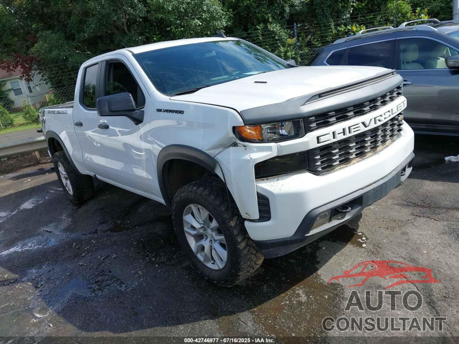 CHEVROLET SILVERADO 1500 2021 - 1GCRYBEKXMZ372579