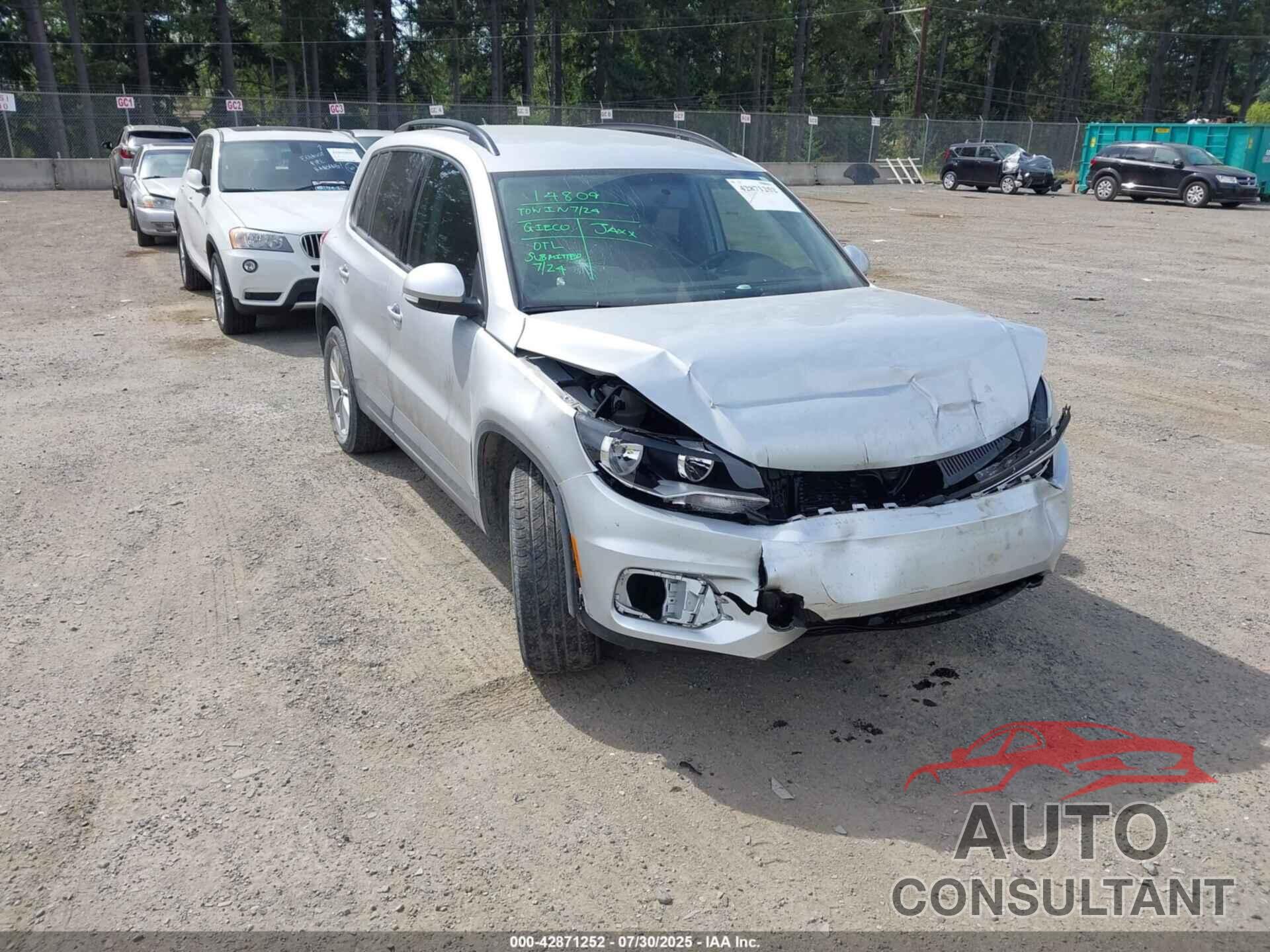 VOLKSWAGEN TIGUAN 2017 - WVGBV7AX5HK052461