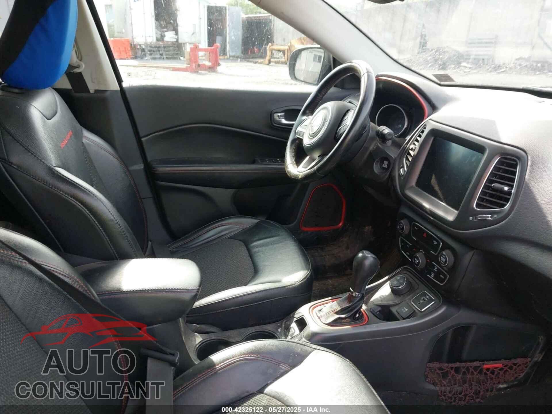 JEEP COMPASS 2020 - 3C4NJDDB7LT195317