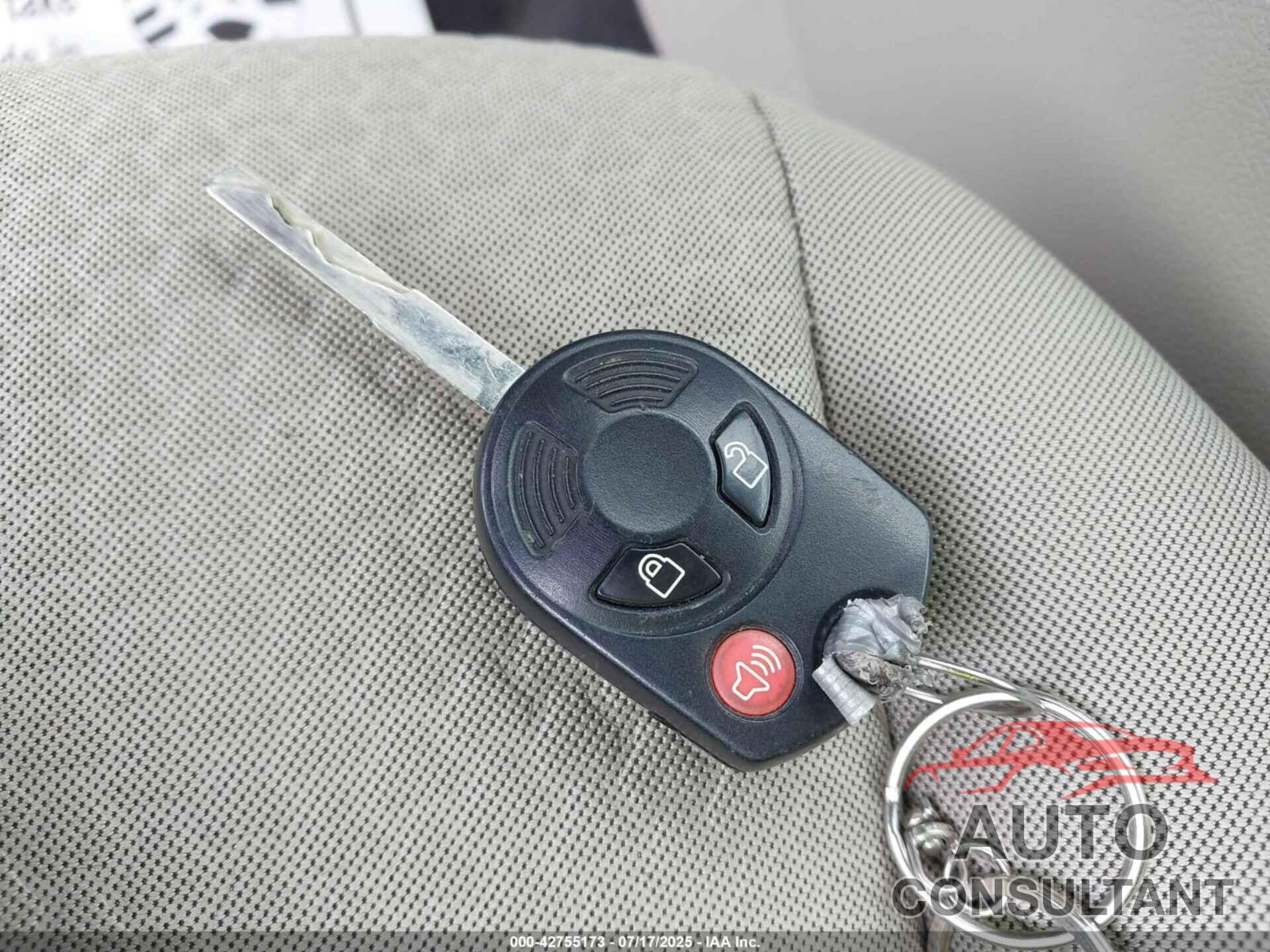 FORD ESCAPE 2017 - 1FMCU9G99HUC77546