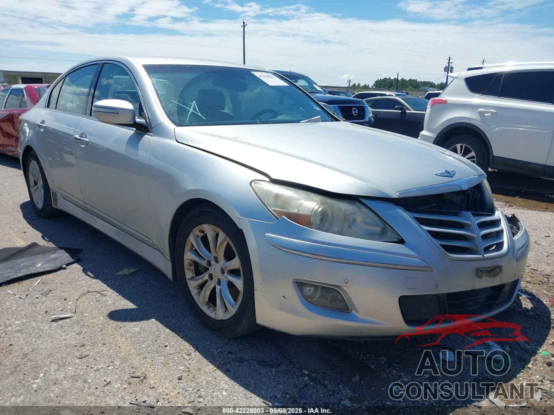 HYUNDAI GENESIS 2013 - KMHGC4DD3DU244360