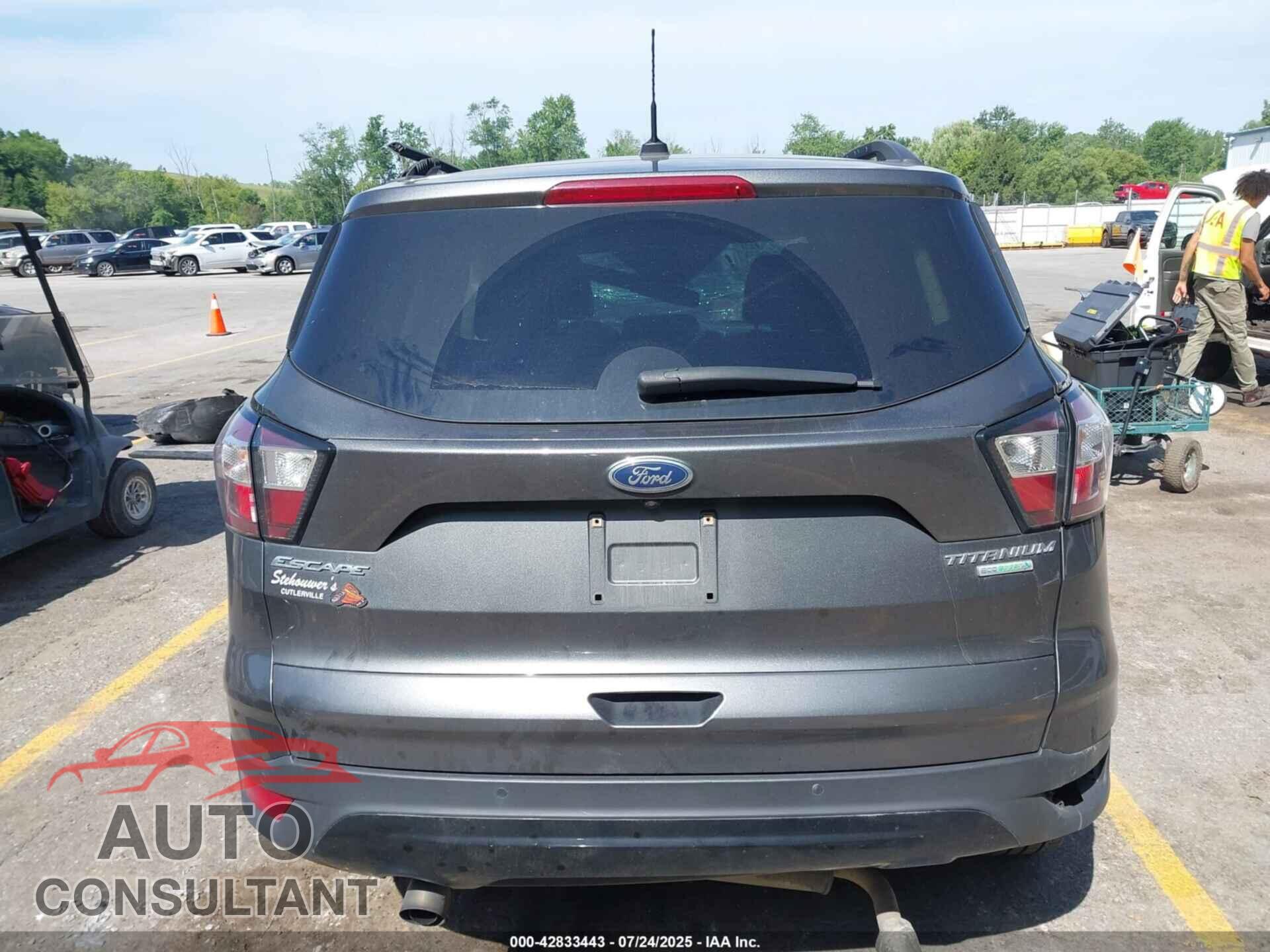 FORD ESCAPE 2017 - 1FMCU0JD0HUC89772