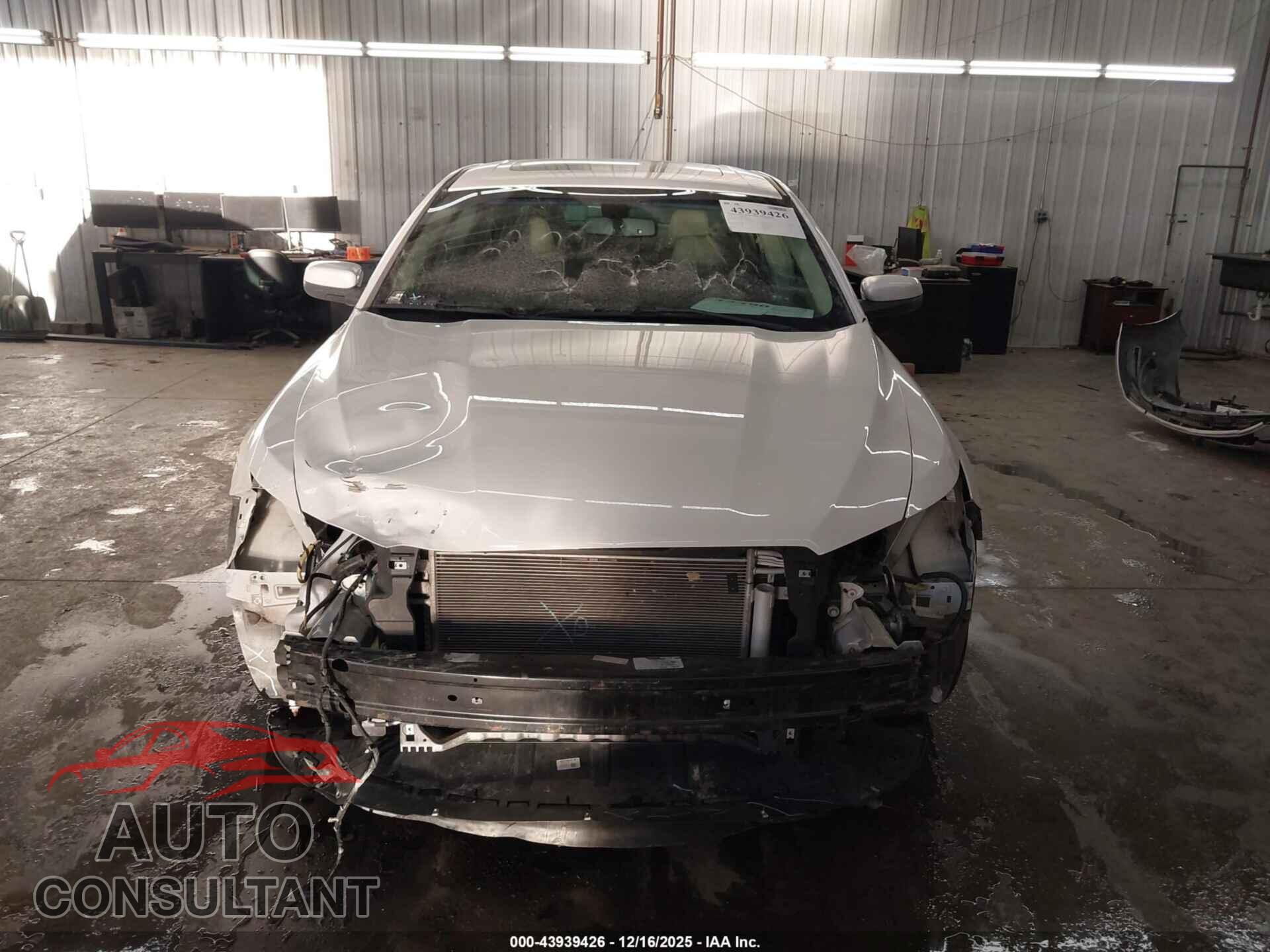 FORD TAURUS 2017 - 1FAHP2E86HG128597